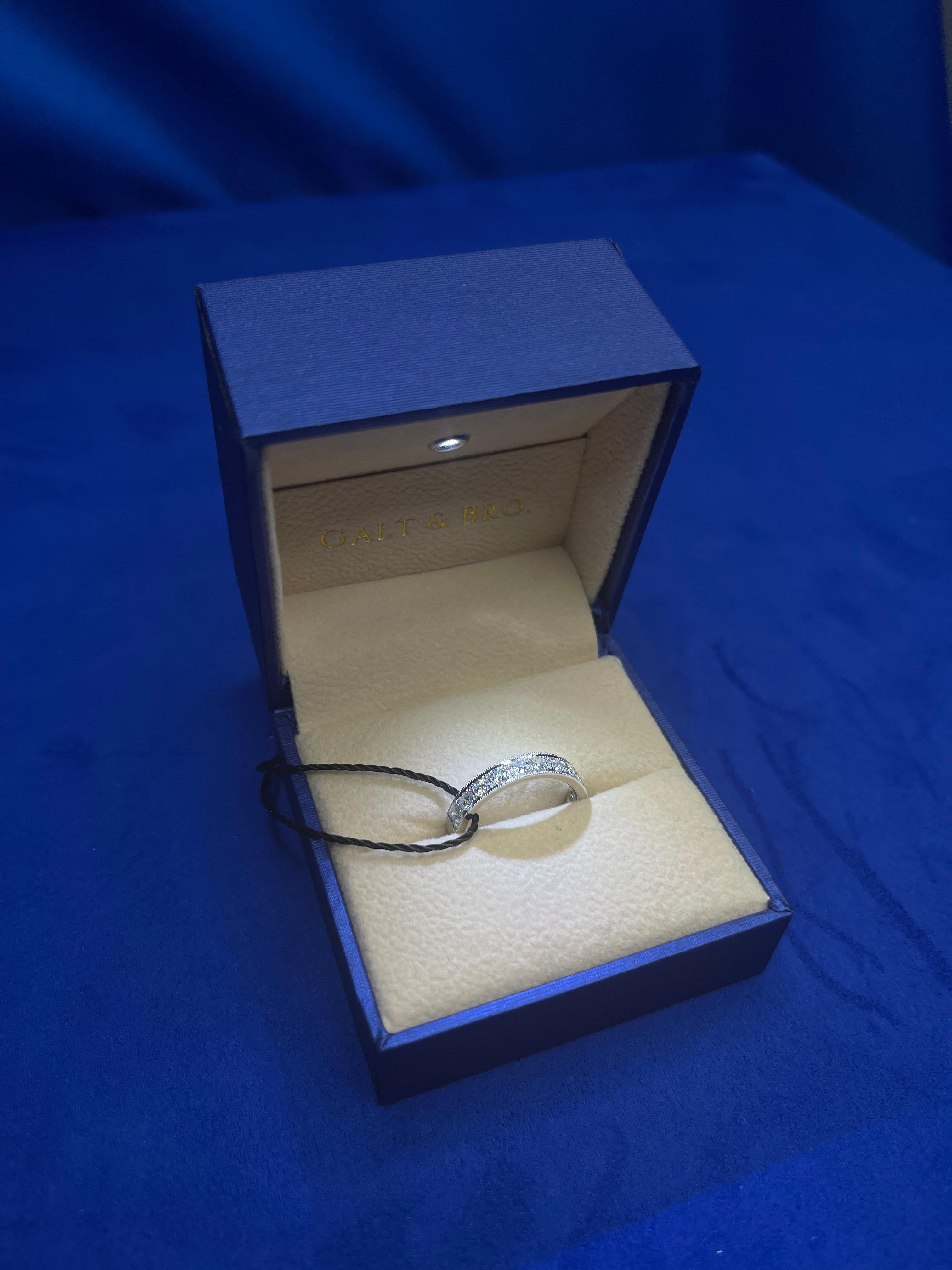 1 Karat Diamant Pave Eternity-Verlobungs-/Ehering aus Weißgold im Zustand „Neu“ im Angebot in Oakton, VA