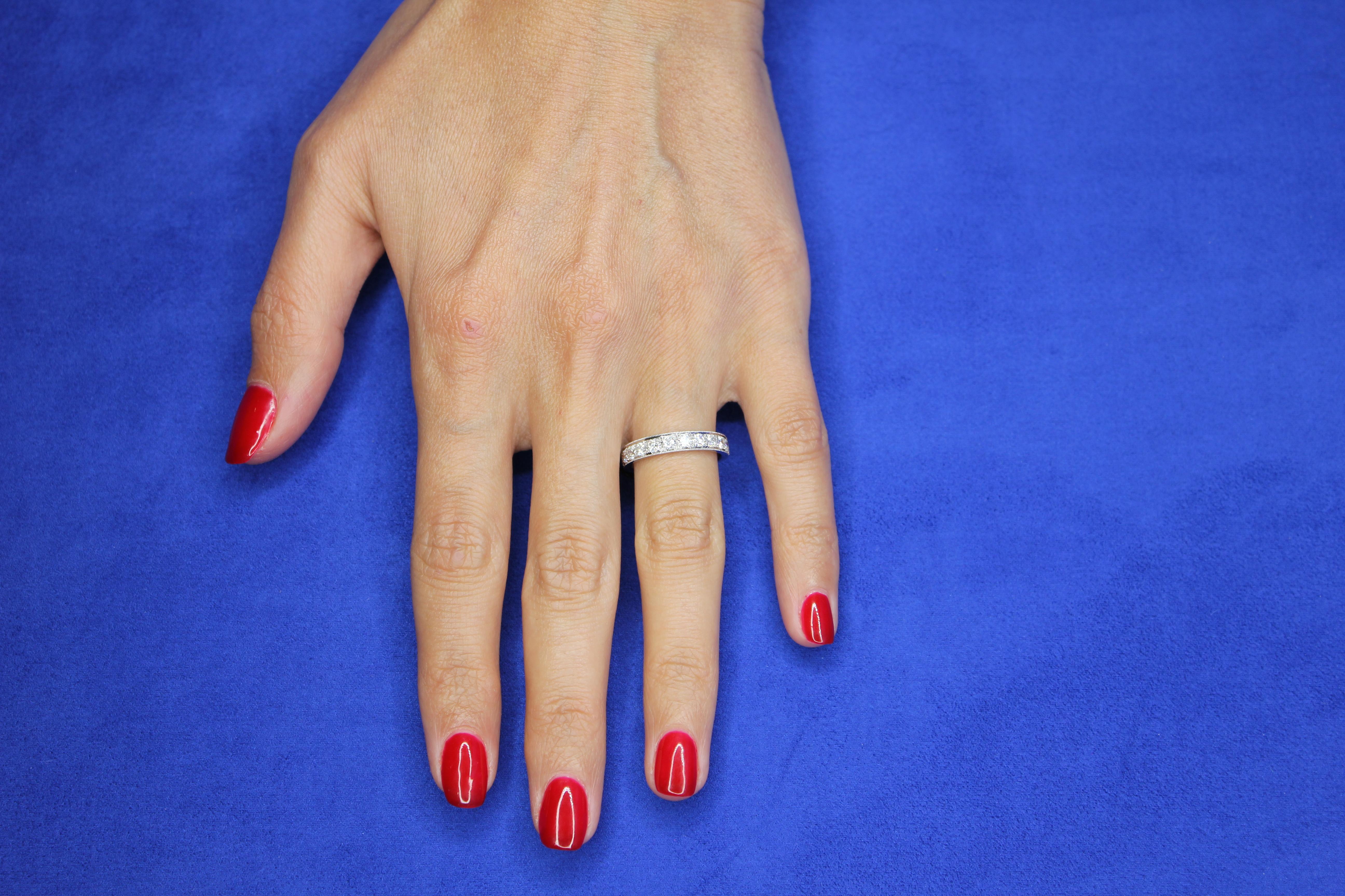 1 Karat Diamant Pave Eternity-Verlobungs-/Ehering aus Weißgold im Angebot 1