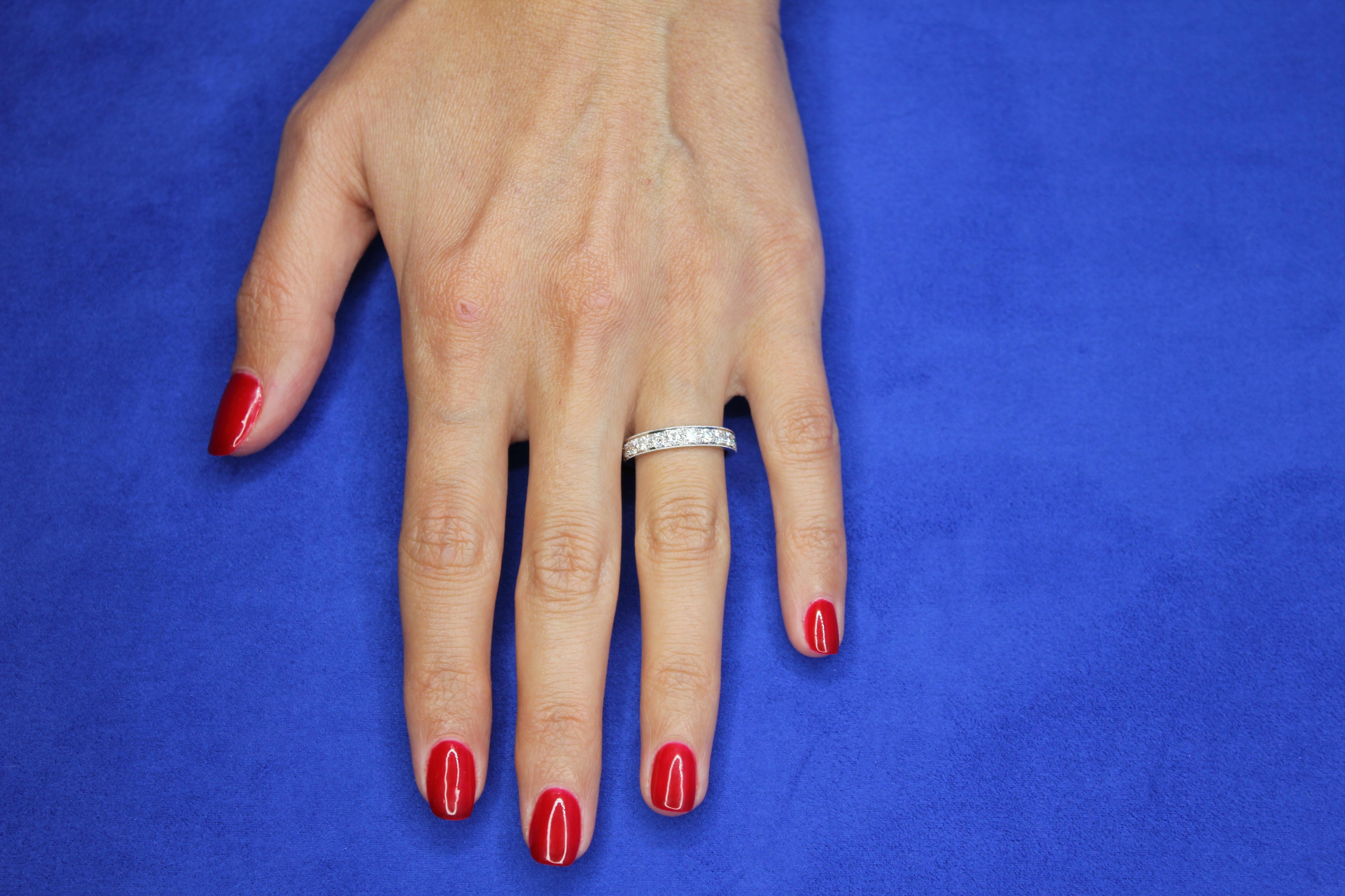 1 Karat Diamant Pave Eternity-Verlobungs-/Ehering aus Weißgold für Damen oder Herren im Angebot