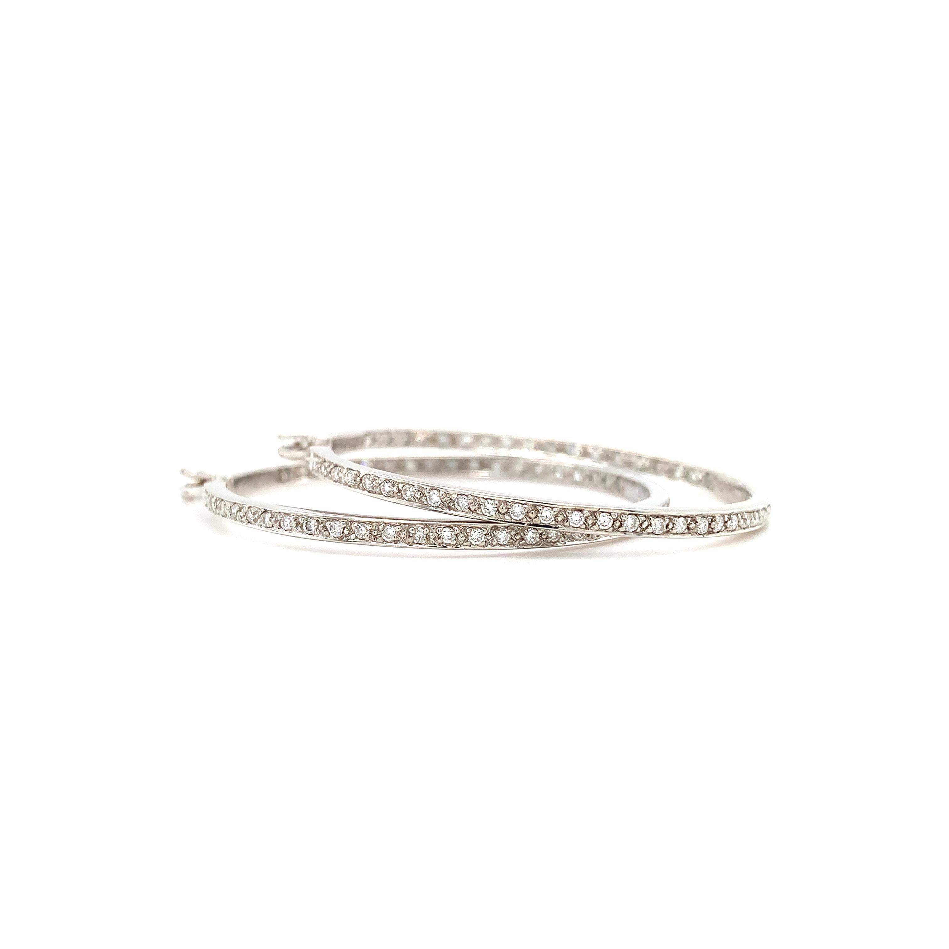 Diamond pave eternity large hoop earrings 18k white gold In New Condition For Sale In London, GB