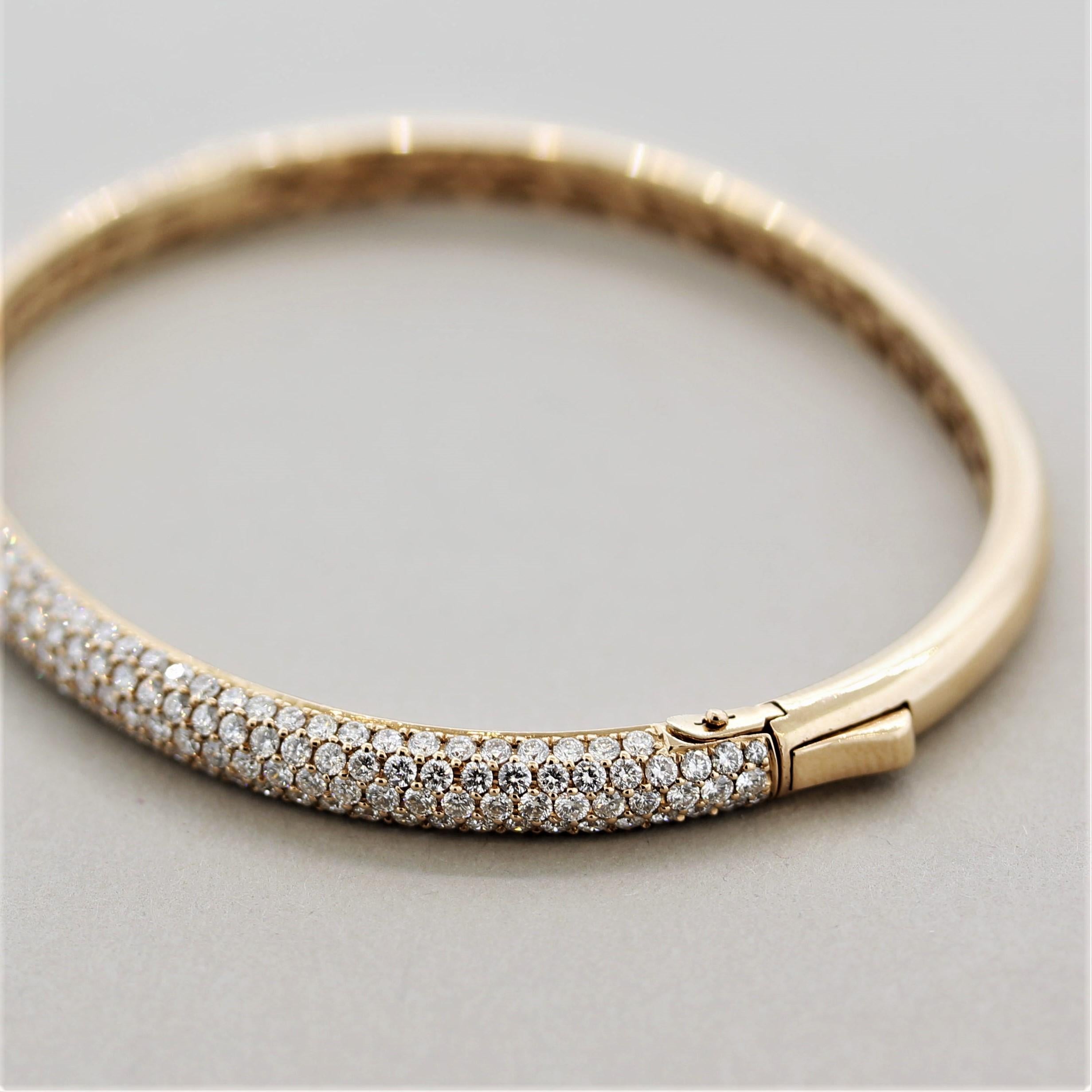 Taille ronde Bracelet en or pavé de diamants en vente