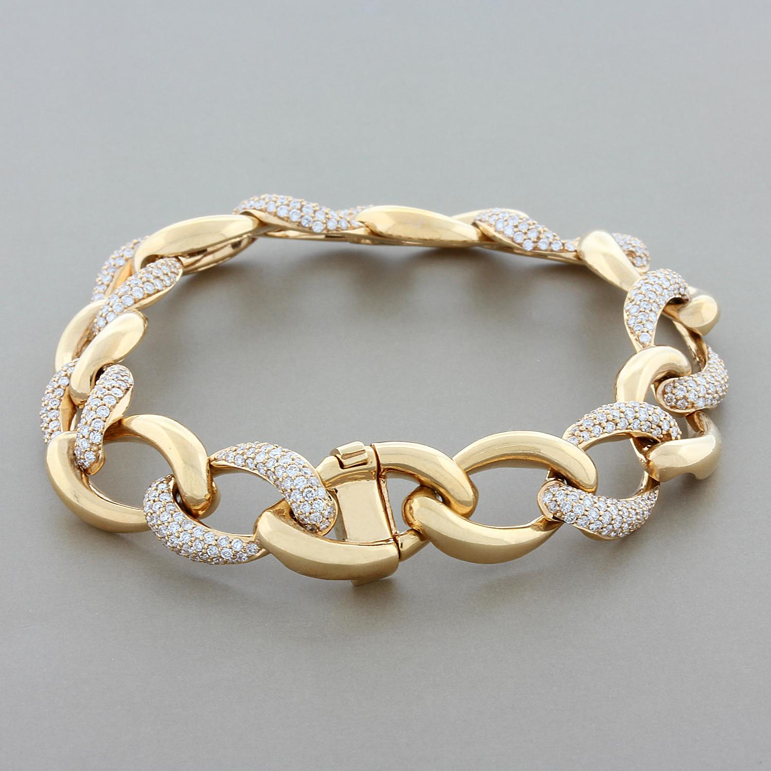 A strong and feminine rose gold link bracelet with diamond pave, VS clarity and F-G color. The diamonds weigh 3.54 carats. The bracelet has 14 links with diamond pave on every other link. Made in 18K rose gold.

Bracelet Length: 7.25 inches
Bracelet