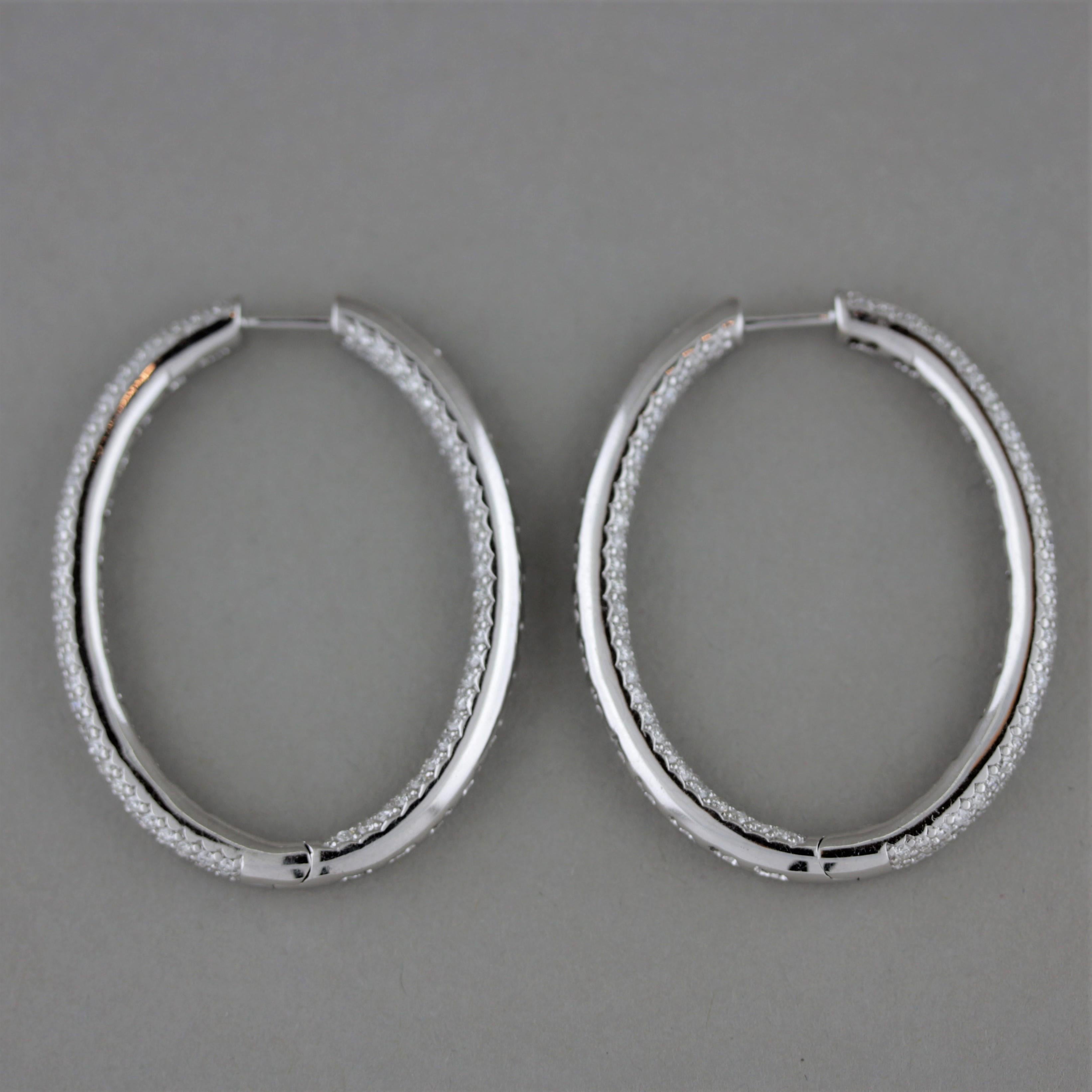 Diamond Pavé Gold Oval Hoop Earrings In New Condition For Sale In Beverly Hills, CA