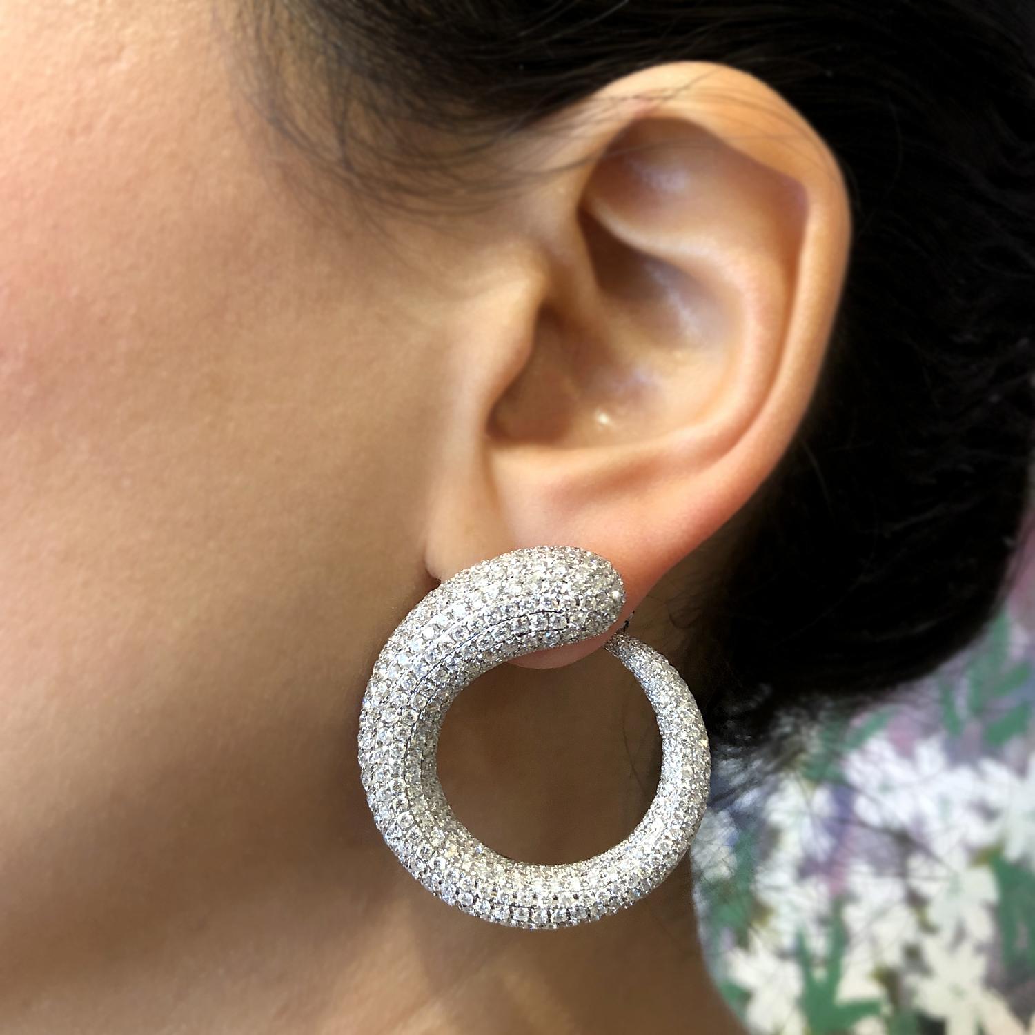 Diamond Pavé Gold Spiral Earrings In New Condition In Beverly Hills, CA