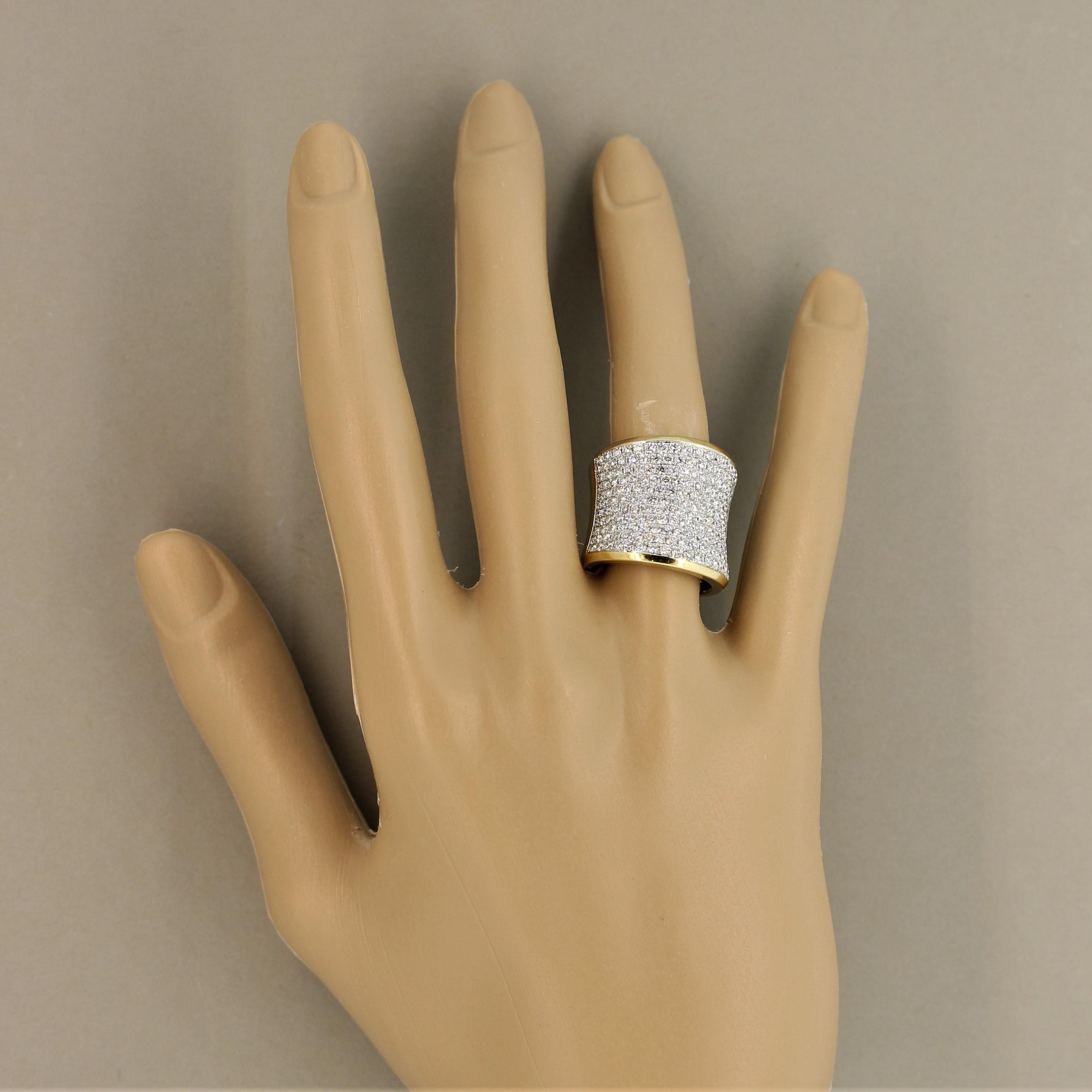 breiter Bandring mit Diamantpavé aus Gold Damen