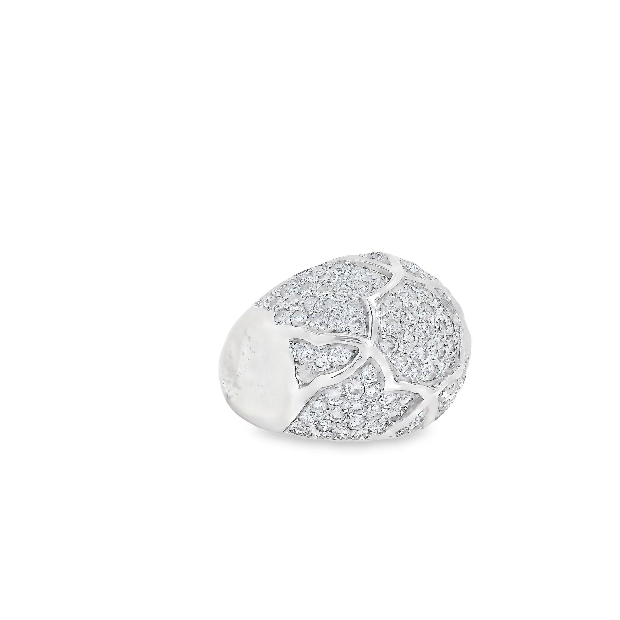 Anello con motivo a pavé di diamanti in oro bianco 18 carati a fascia larga In condizioni Nuovo in vendita a Hong Kong, HK