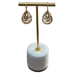Pendientes de oro de 14 quilates con pavé de diamantes naturales inspirados en motivos florales Ramas enrejadas