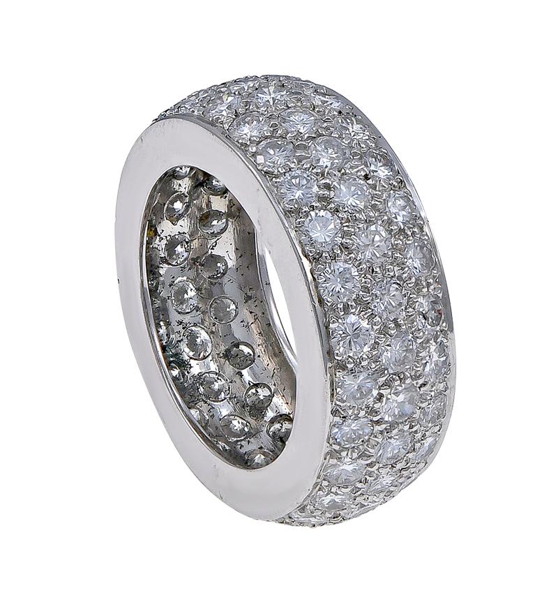 A round diamond pave ring in 18K White gold. The 78 diamonds has an approximate weight of almost 5 carats. Set in a wide 18K white gold band.