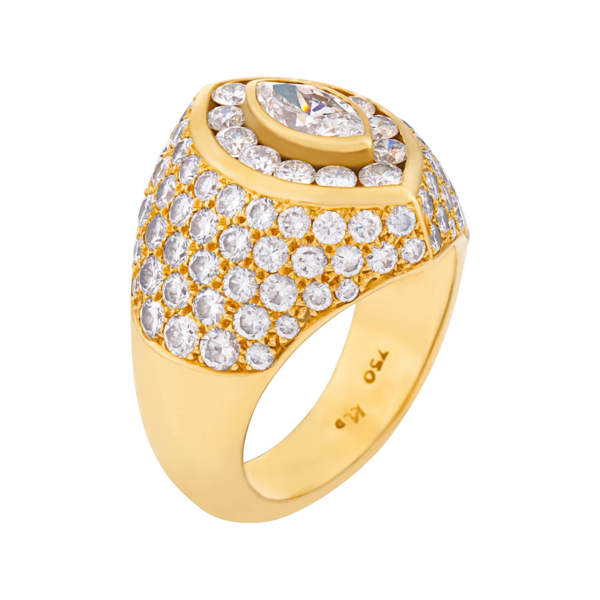 Bague pavée de diamants en or jaune 18 carats. 4 carats de diamants  Pour femmes en vente
