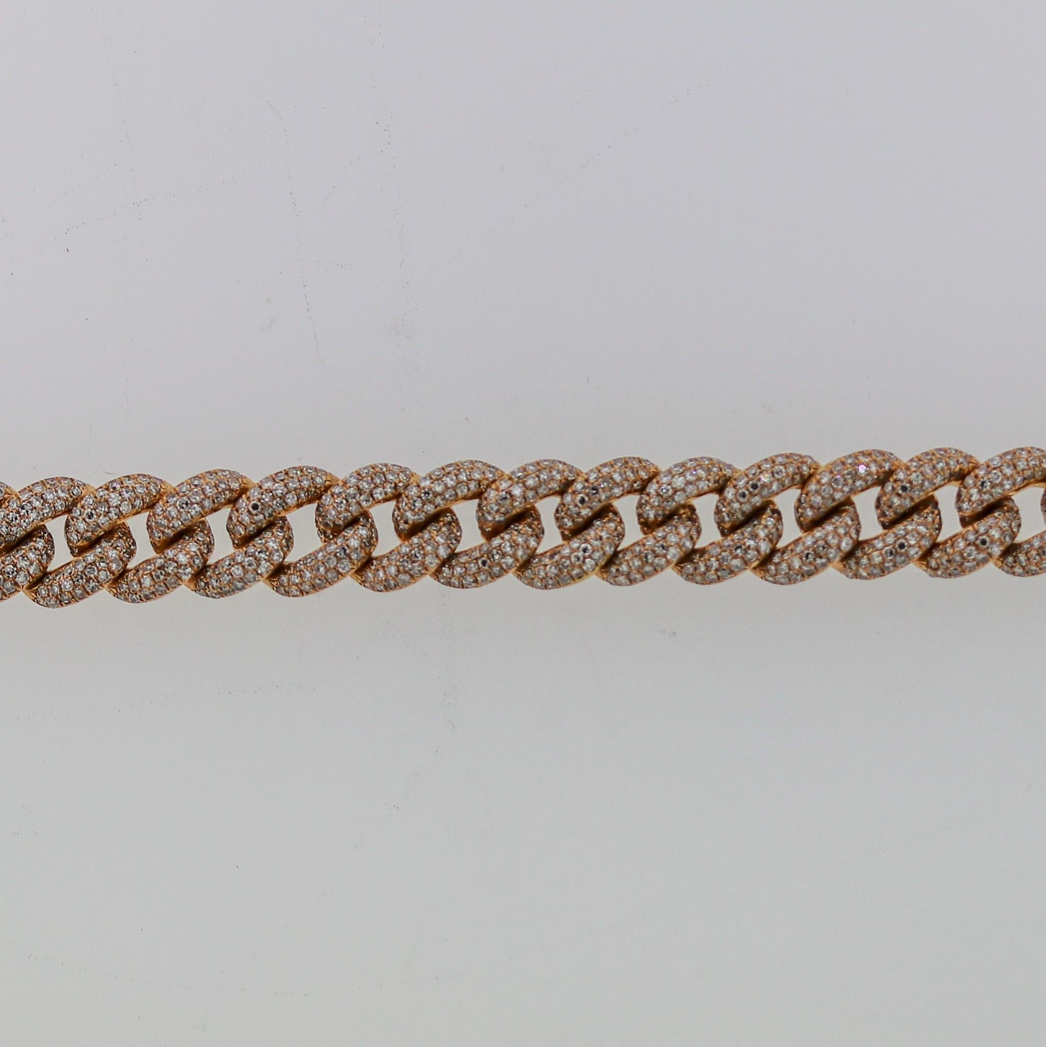 A traditional Cuban link chain bracelet in rose gold featuring 7.80 carats of pave-set diamonds covering each and every link. Made in 18k gold and ready to be worn.

Length: 7 inches

Weight: 28.3 grams