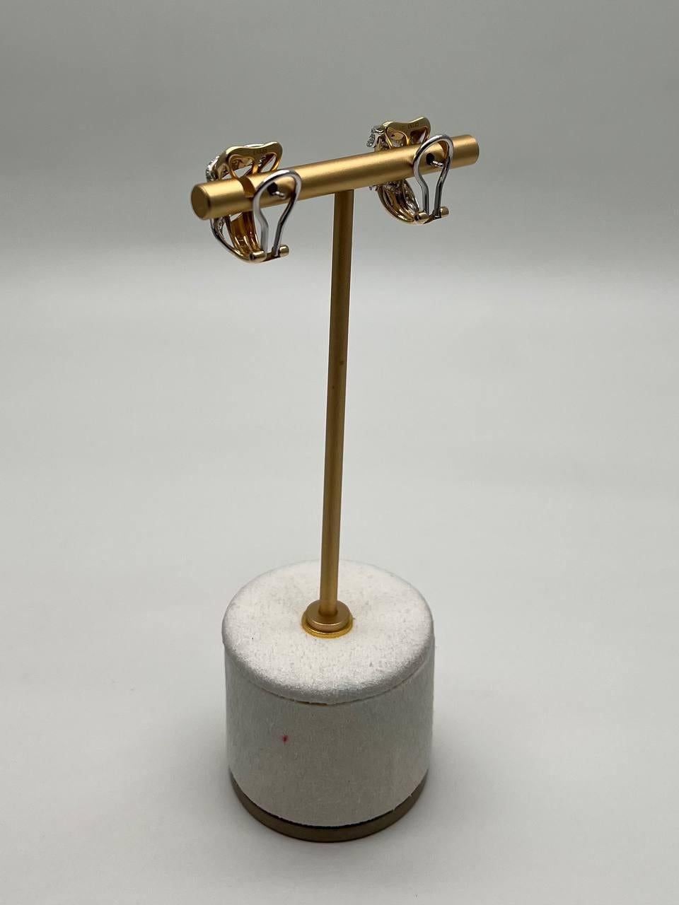 Diamond Pave Spiral Waves Sculptural 14K Yellow Gold Statement Huggie Earrings In New Condition For Sale In Oakton, VA