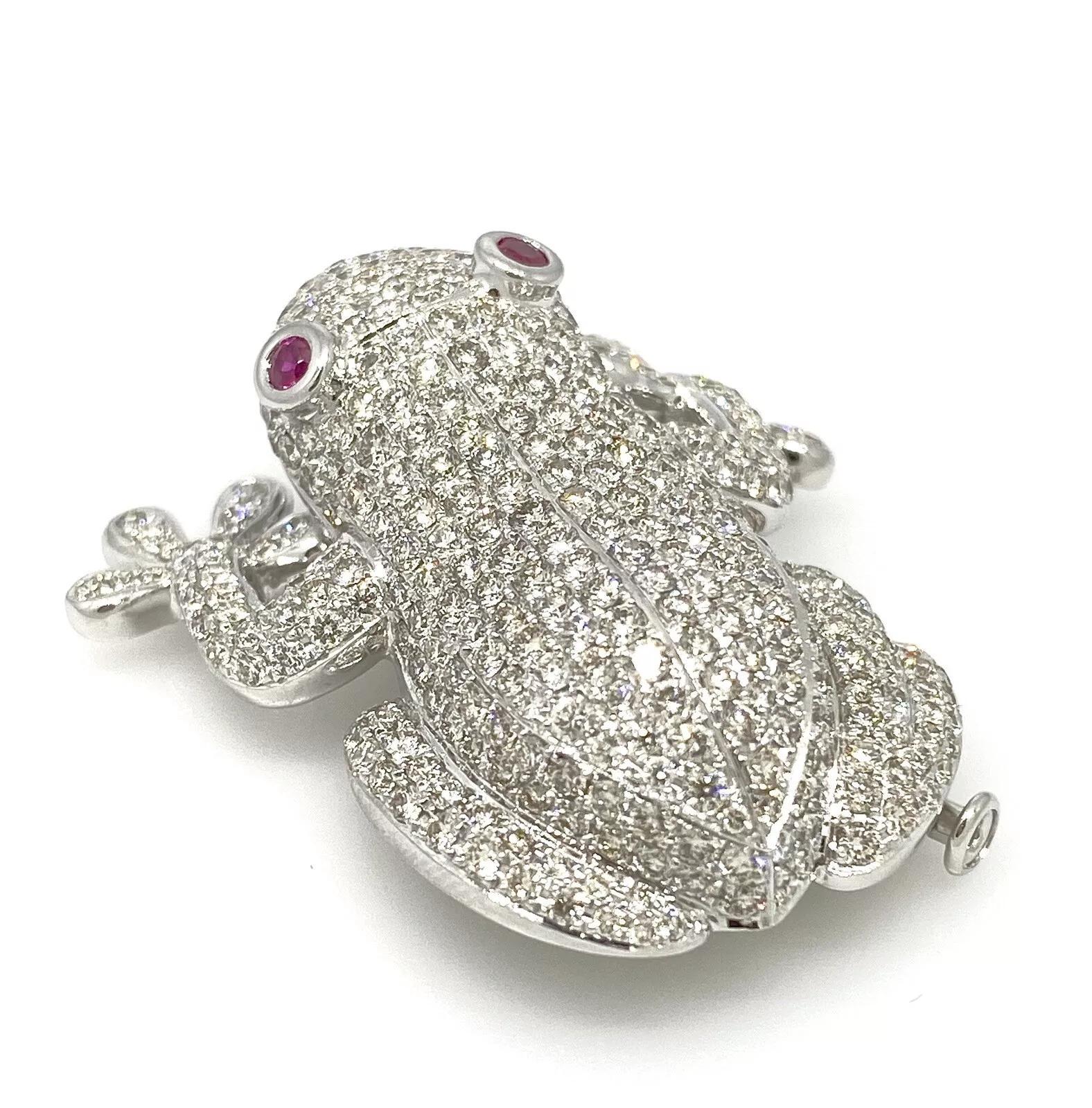 Diamond Pave Tree Frog Pin Brooch in 18k White Gold In Excellent Condition For Sale In La Jolla, CA