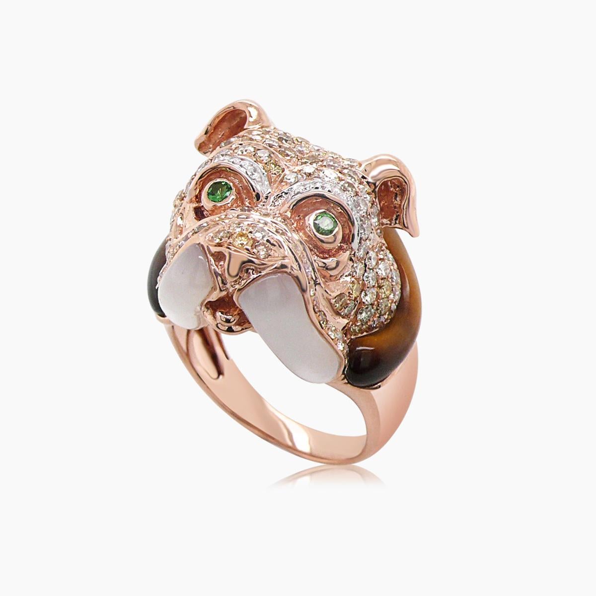 Taglio misto Anello con pavé di diamanti e madreperla bianca per animali Bulldog Puppy in oro rosa 18 carati in vendita