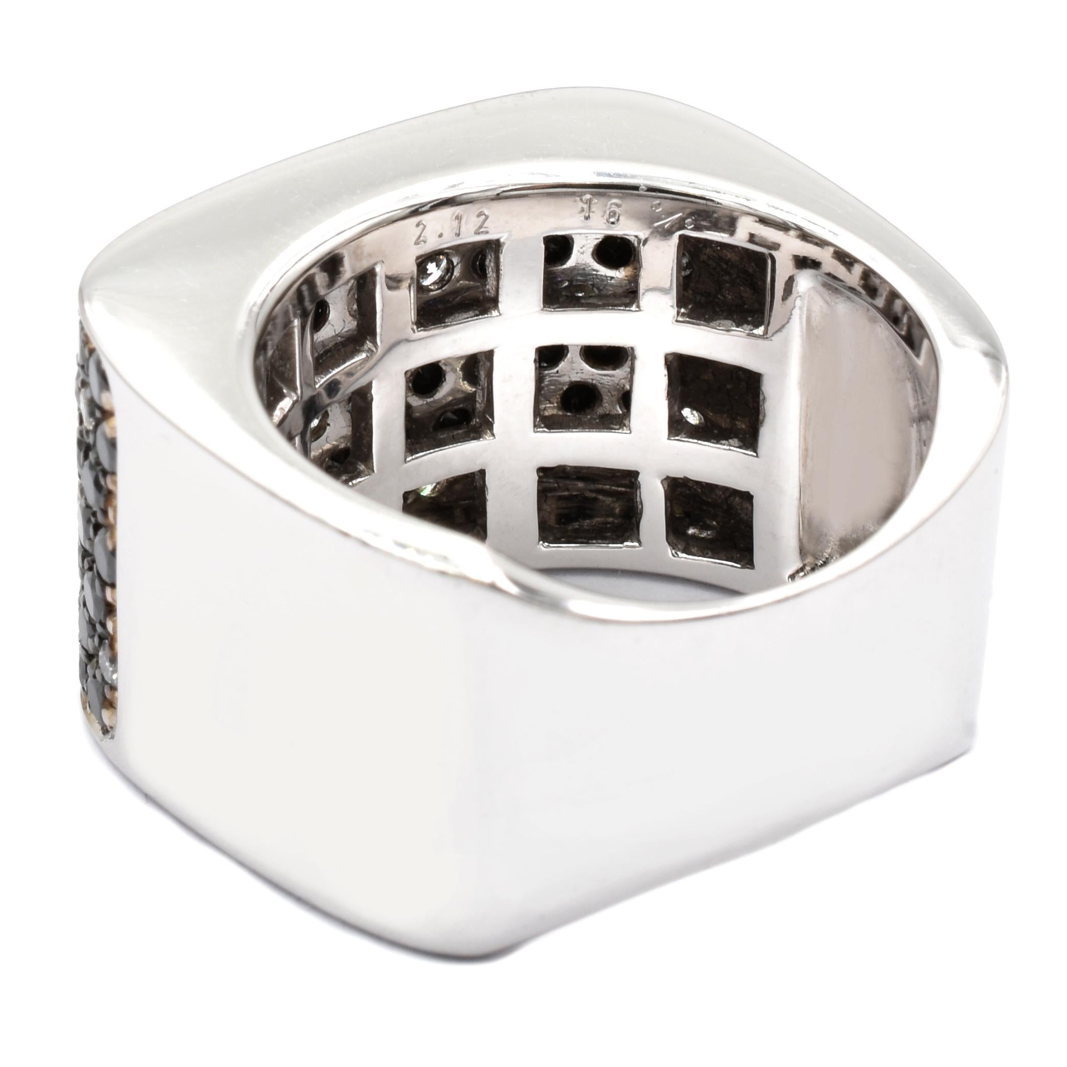 Round Cut Diamond Paveè Black and White Gold Square Ring Made in Italy