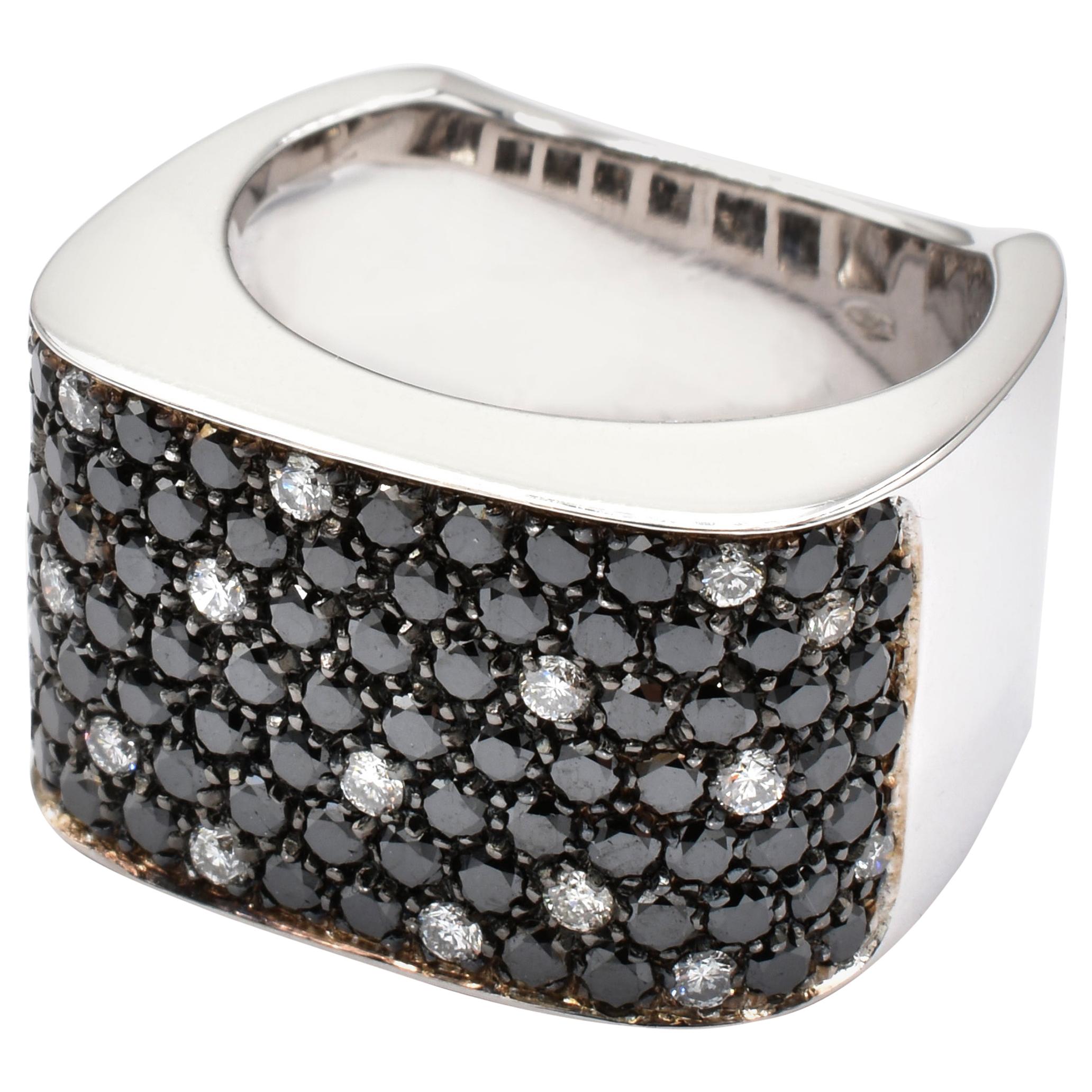 Diamond Paveè Black and White Gold Square Ring Made in Italy