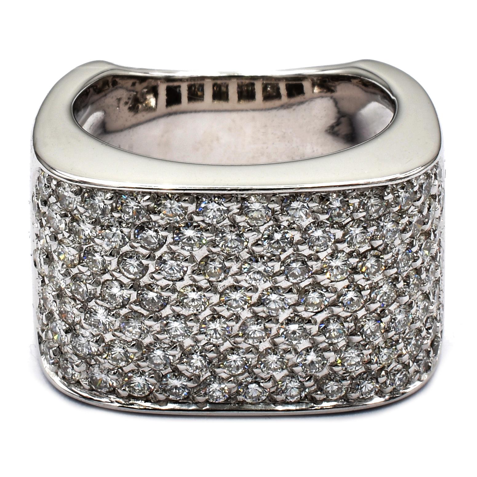 Gilberto Cassola 18Kt White Gold Band Ring with a Paveé Set of White Diamonds.
Handmade in Italy in Our Atelier in Valenza (AL)
18Kt Gold g 18.50
G Color Vs Clarity Diamonds ct 1.70
This Ring is sized E 54 (US 6 3/4) and can be shipped in any size