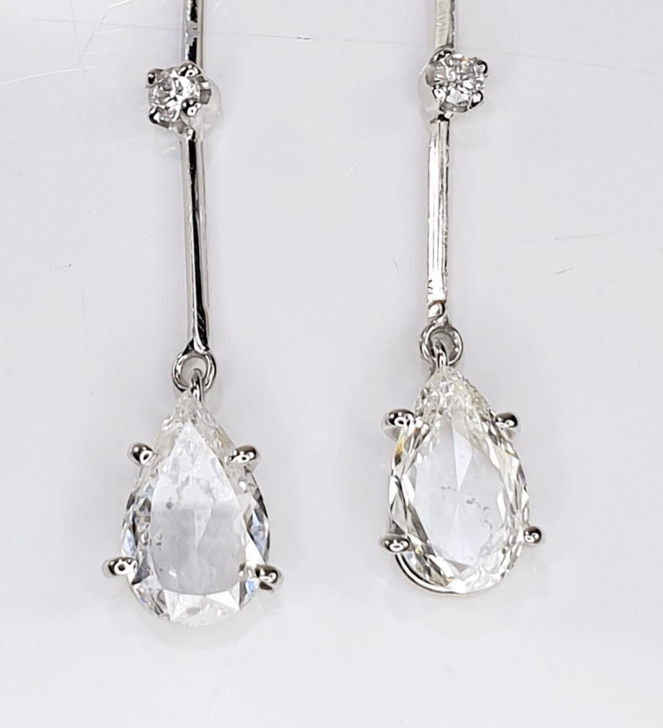 Taille poire Boucles d'oreilles en goutte en or blanc 18 carats avec diamants taille poire de 1,20 carat en vente