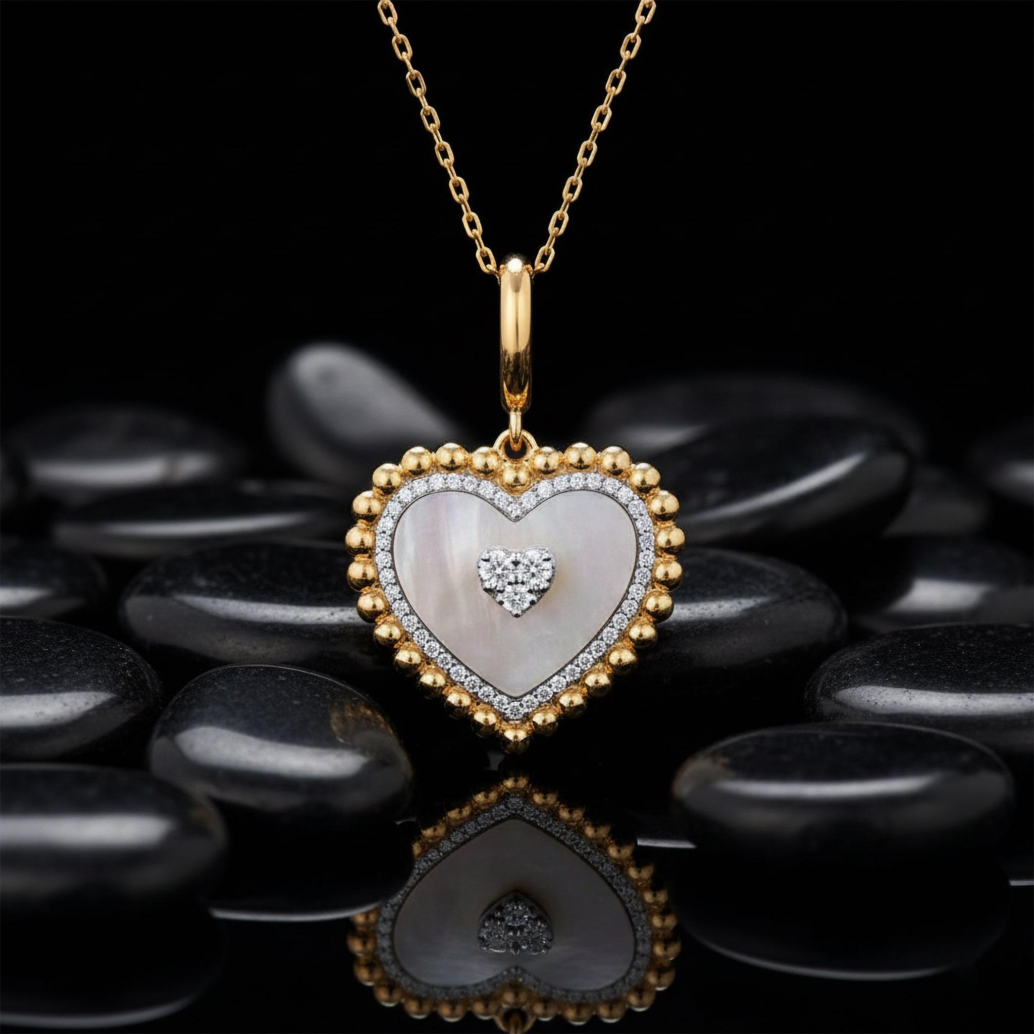 Moderne Collier pendentif en or jaune 14K (ou 18k sur demande) avec diamants en forme de poire en vente