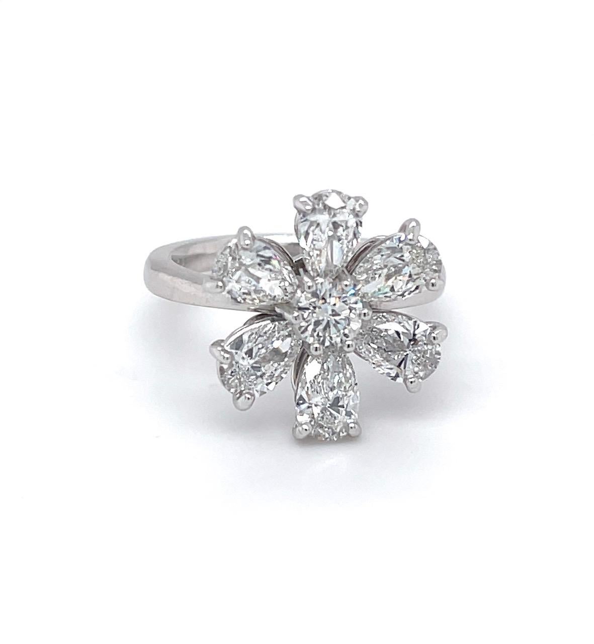 Diamond Pear Shape and Round Flower Ring and Earrings Set 4.12 Carats GIA In New Condition For Sale In Beverly Hills, CA