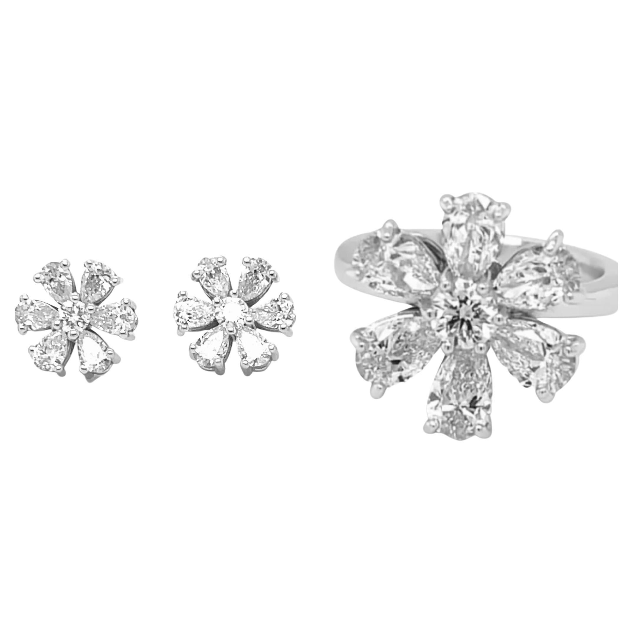 Diamond Pear Shape and Round Flower Ring and Earrings Set 4.12 Carats GIA For Sale