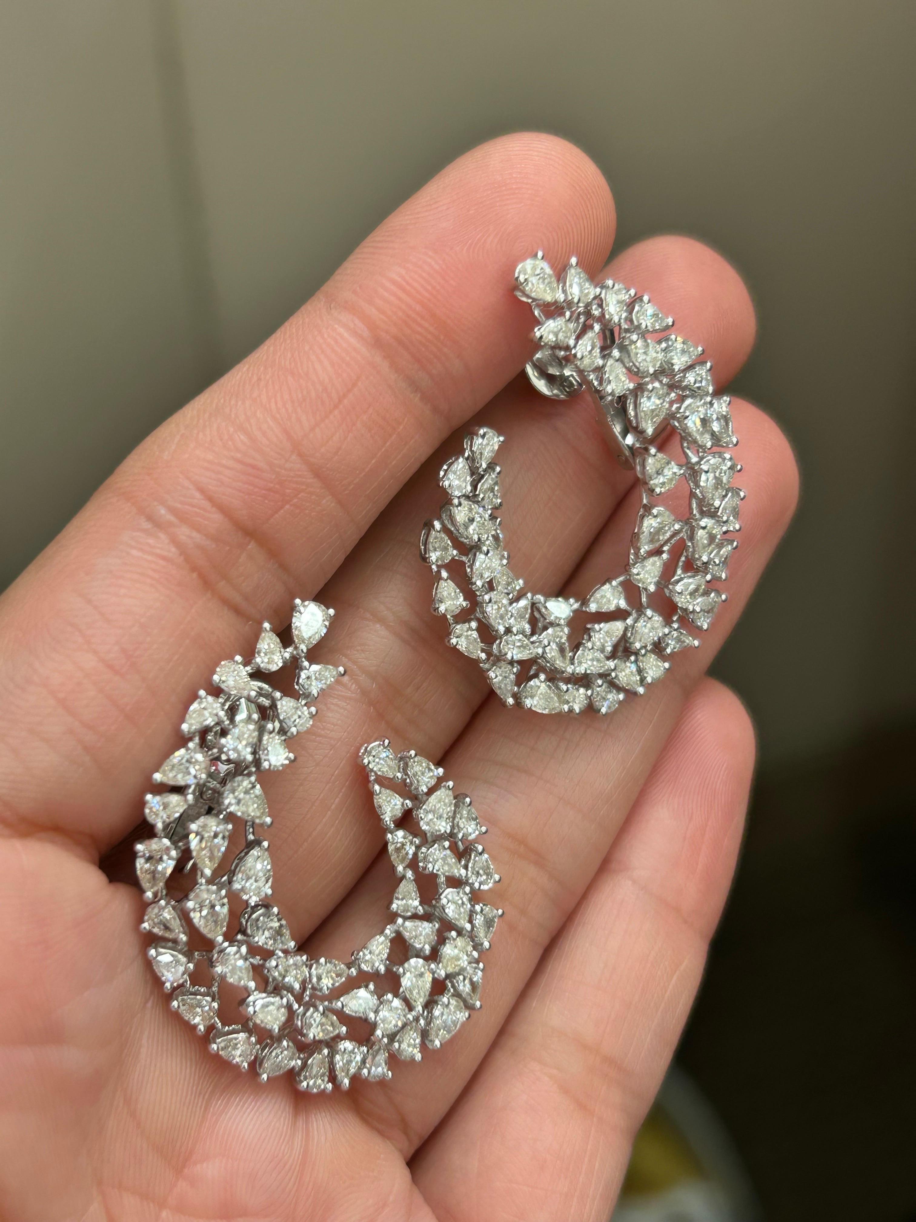 Diamond Pear Shape Cluster Stud Earrings In New Condition For Sale In Bangkok, Thailand