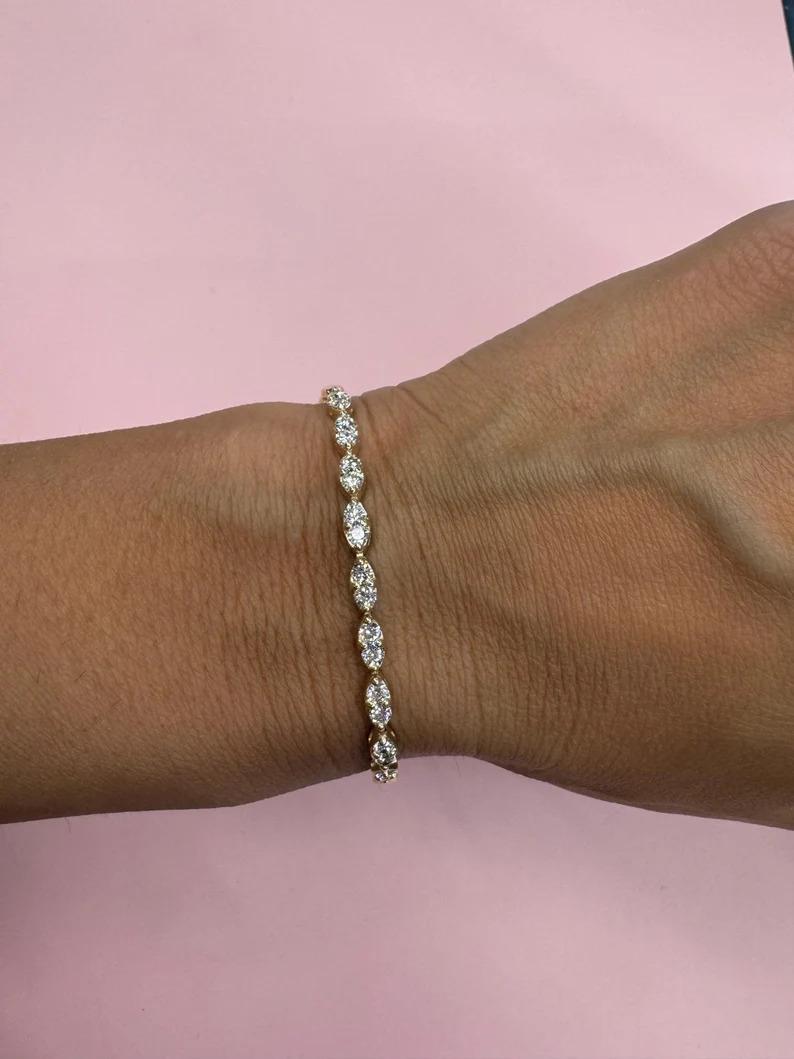 Round Cut Diamond Pear Shape Link Tennis Bracelet 1.14 Carats 14 Karat Yellow Gold 7 Grams For Sale