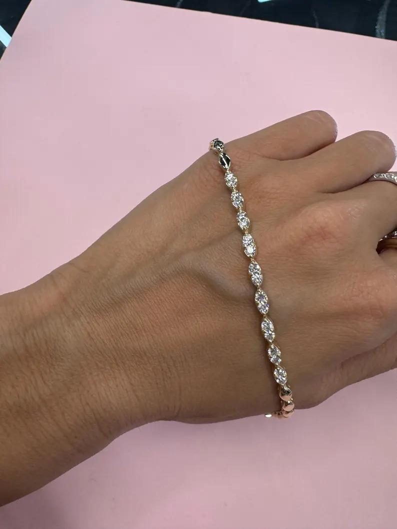 Diamond Pear Shape Link Tennis Bracelet 1.14 Carats 14 Karat Yellow Gold 7 Grams For Sale 1