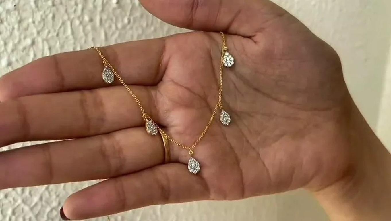 Collana con diamante a forma di pera a goccia in oro massiccio 14k In condizioni Nuovo in vendita a Chicago, IL