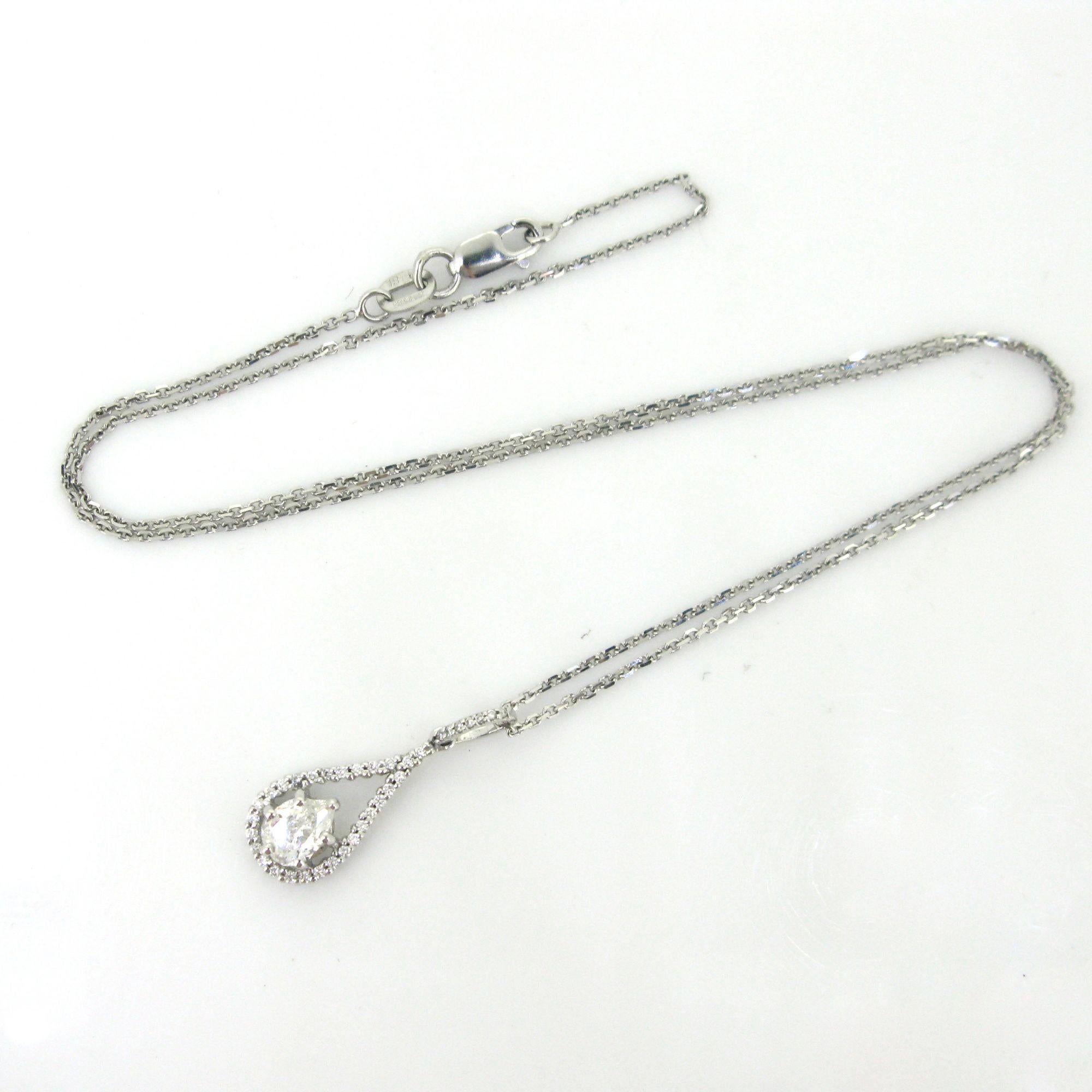 Diamond Pear Shape Pendant on Chain, 18kt white gold In Excellent Condition For Sale In London, GB