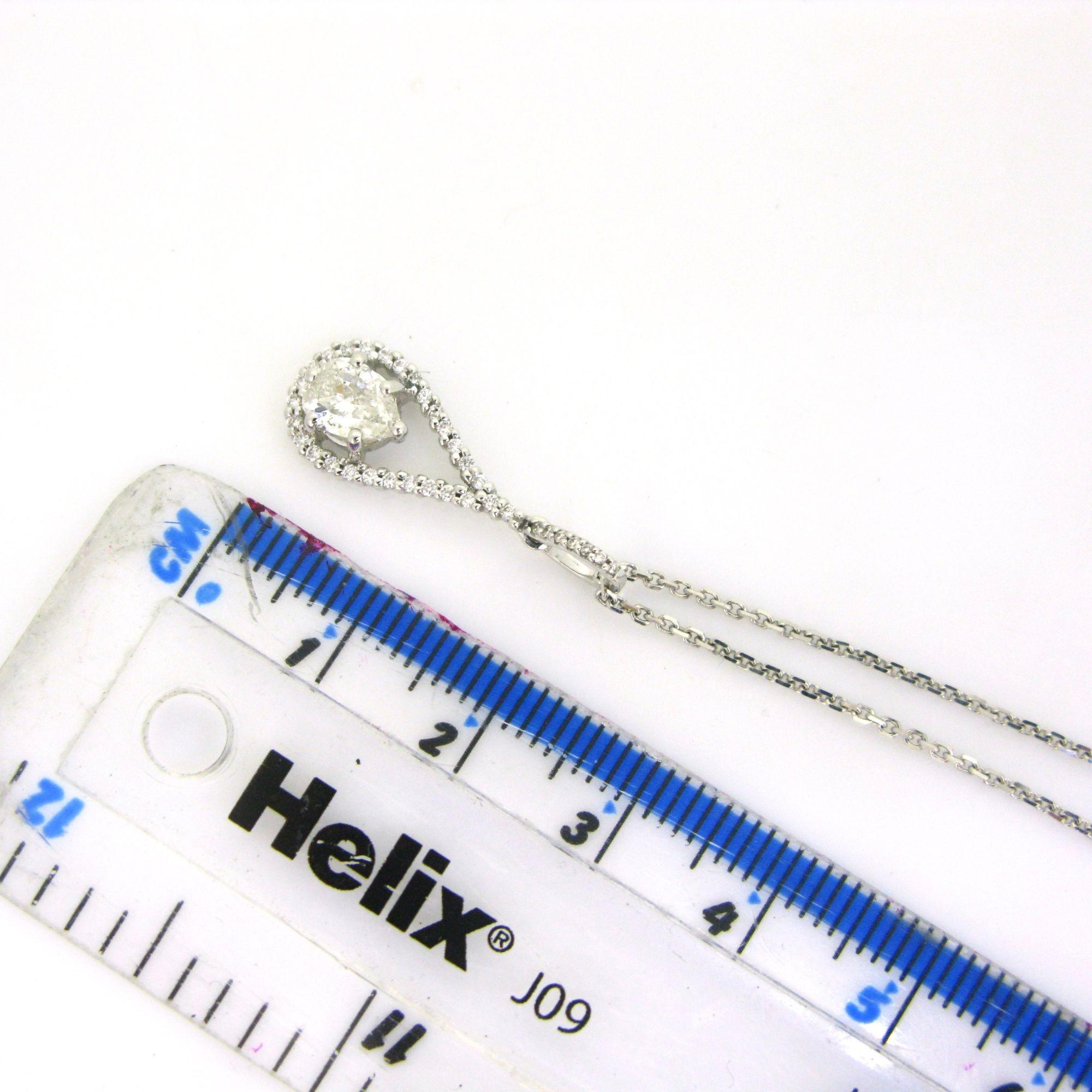 Pendentif en forme de poire en diamant sur chaîne, or blanc 18 carats Unisexe en vente