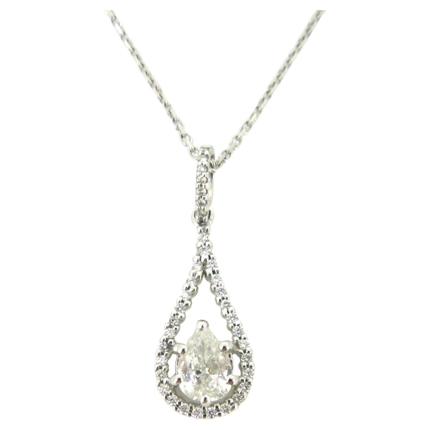 Pendentif en forme de poire en diamant sur chaîne, or blanc 18 carats en vente