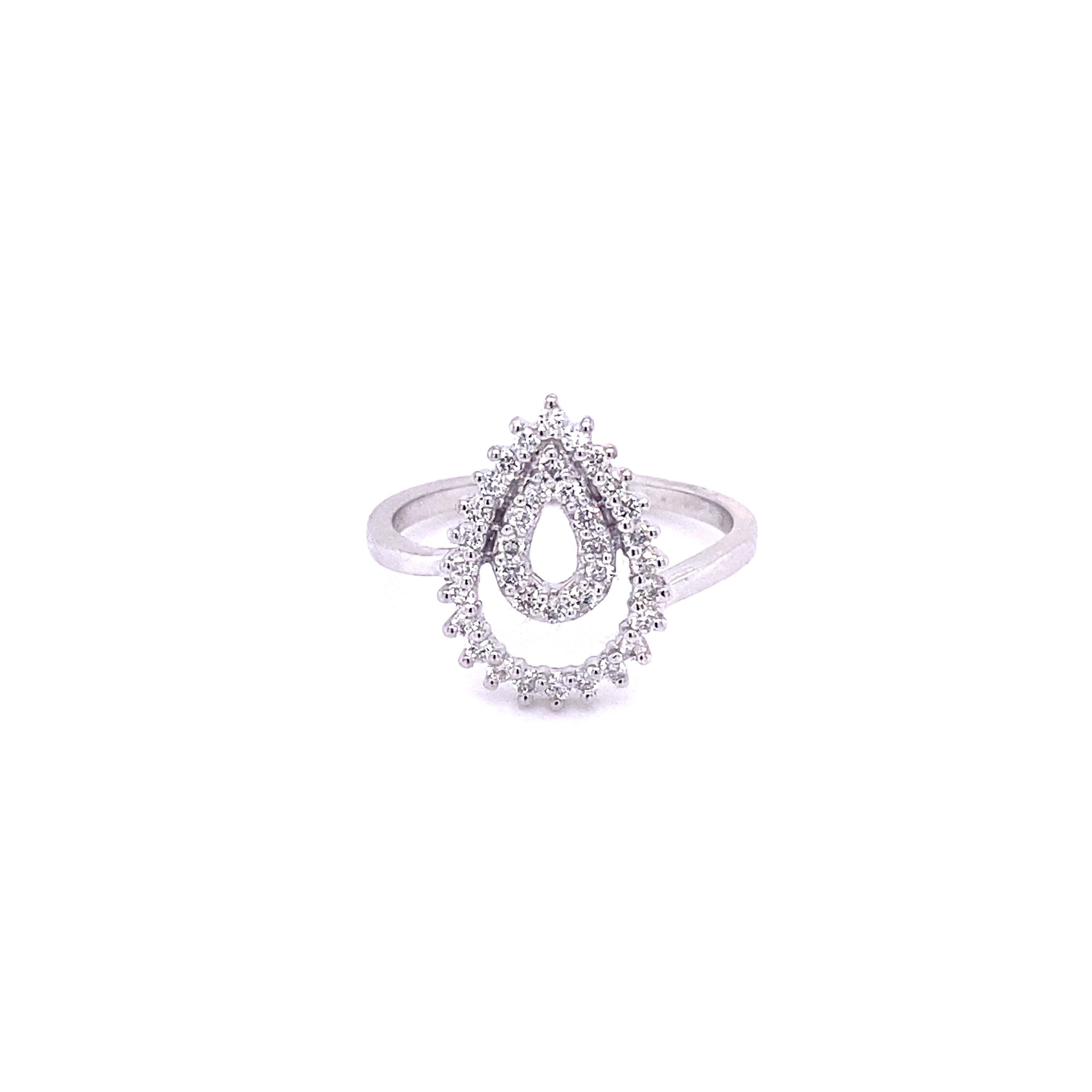 Diamond Pear Shape Ring with Natural Diamonds, 14k Solid White Gold Minimal Ring In New Condition For Sale In New York, NY