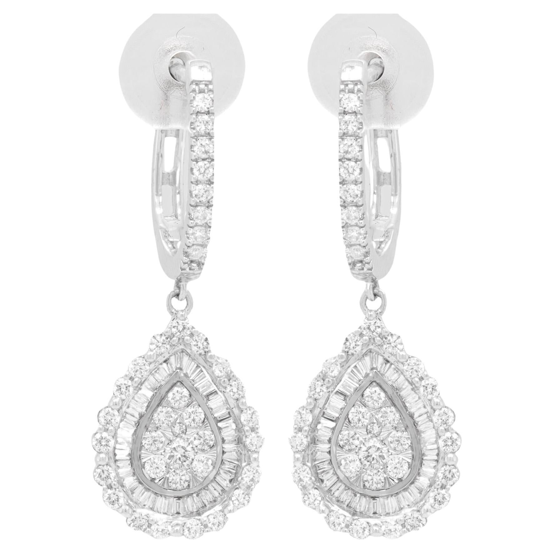 Boucles d'oreilles en or blanc 18 carats en forme de poire serties de diamants de 2,24 carats