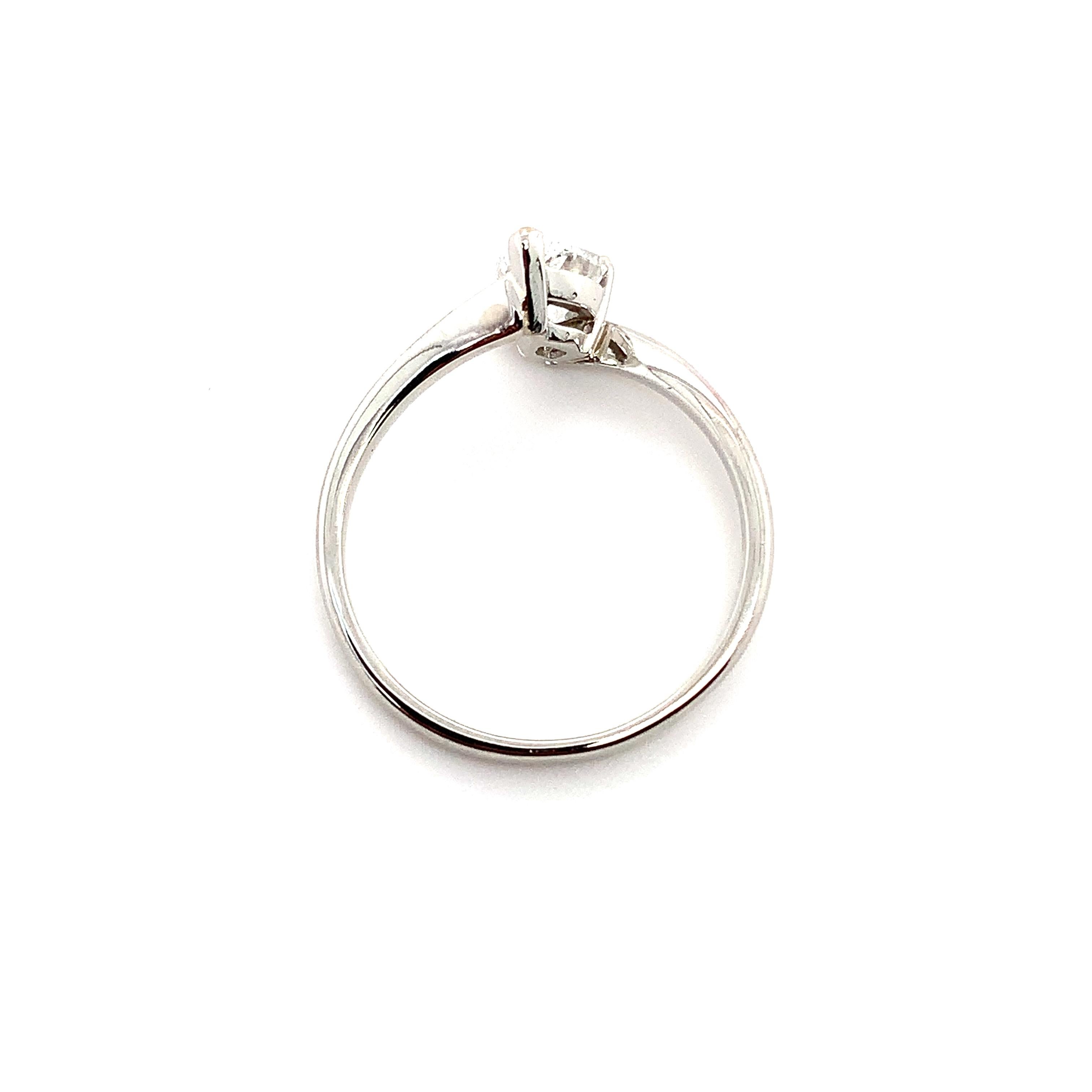 Bague de fiançailles solitaire en forme de poire en diamant or blanc 18k Pour femmes en vente