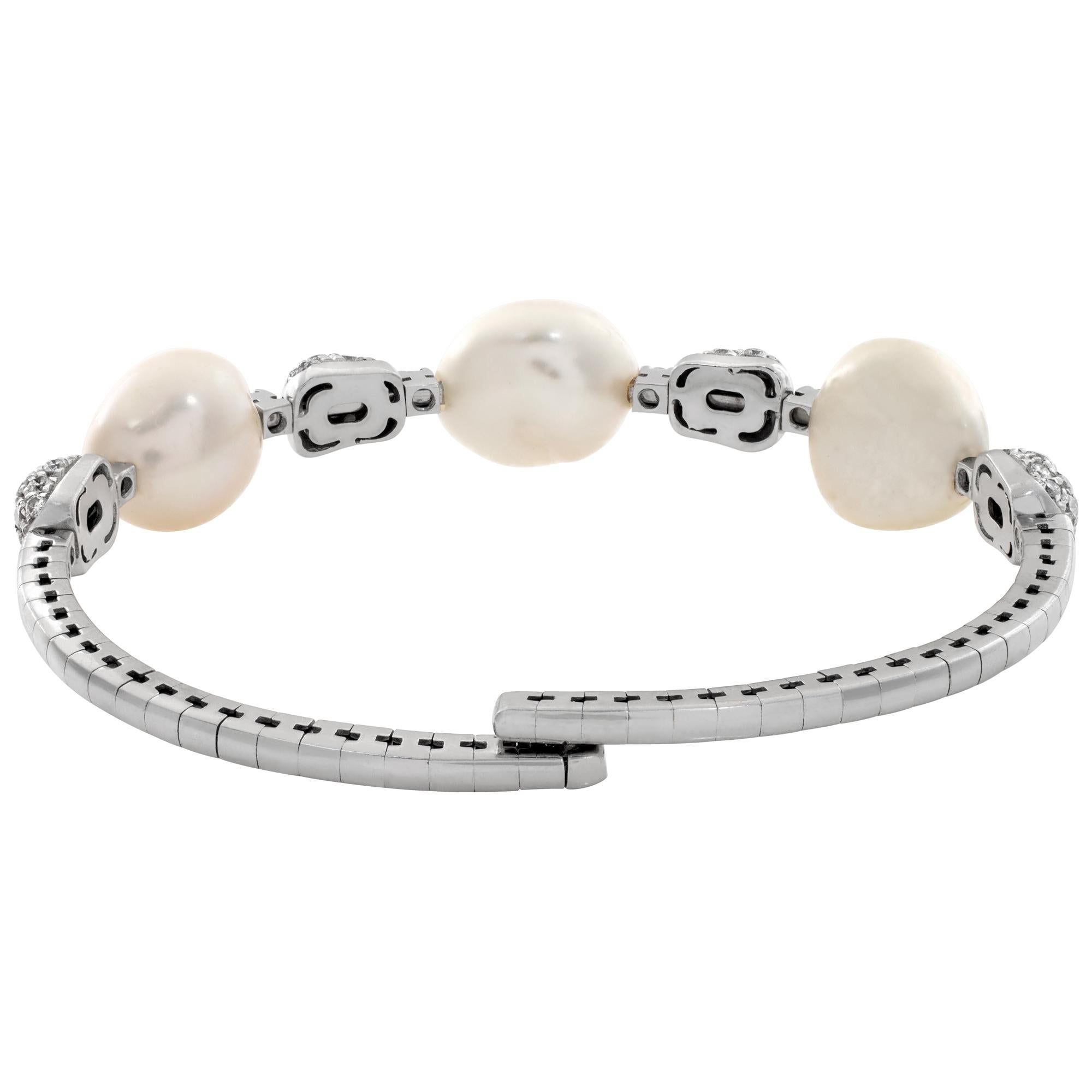 Diamond pearl 18k white gold bangle with silver and pink overtones In Excellent Condition For Sale In Surfside, FL