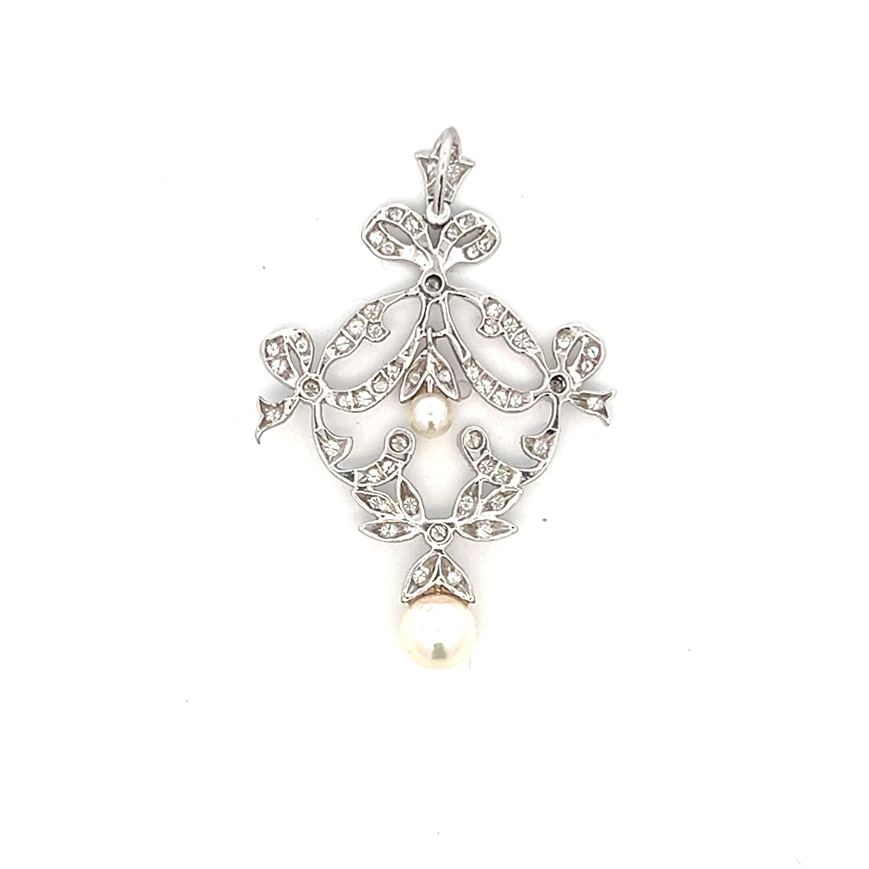 Édouardien Pendentif de reproduction édouardienne en diamant, perle et or blanc 18k en vente