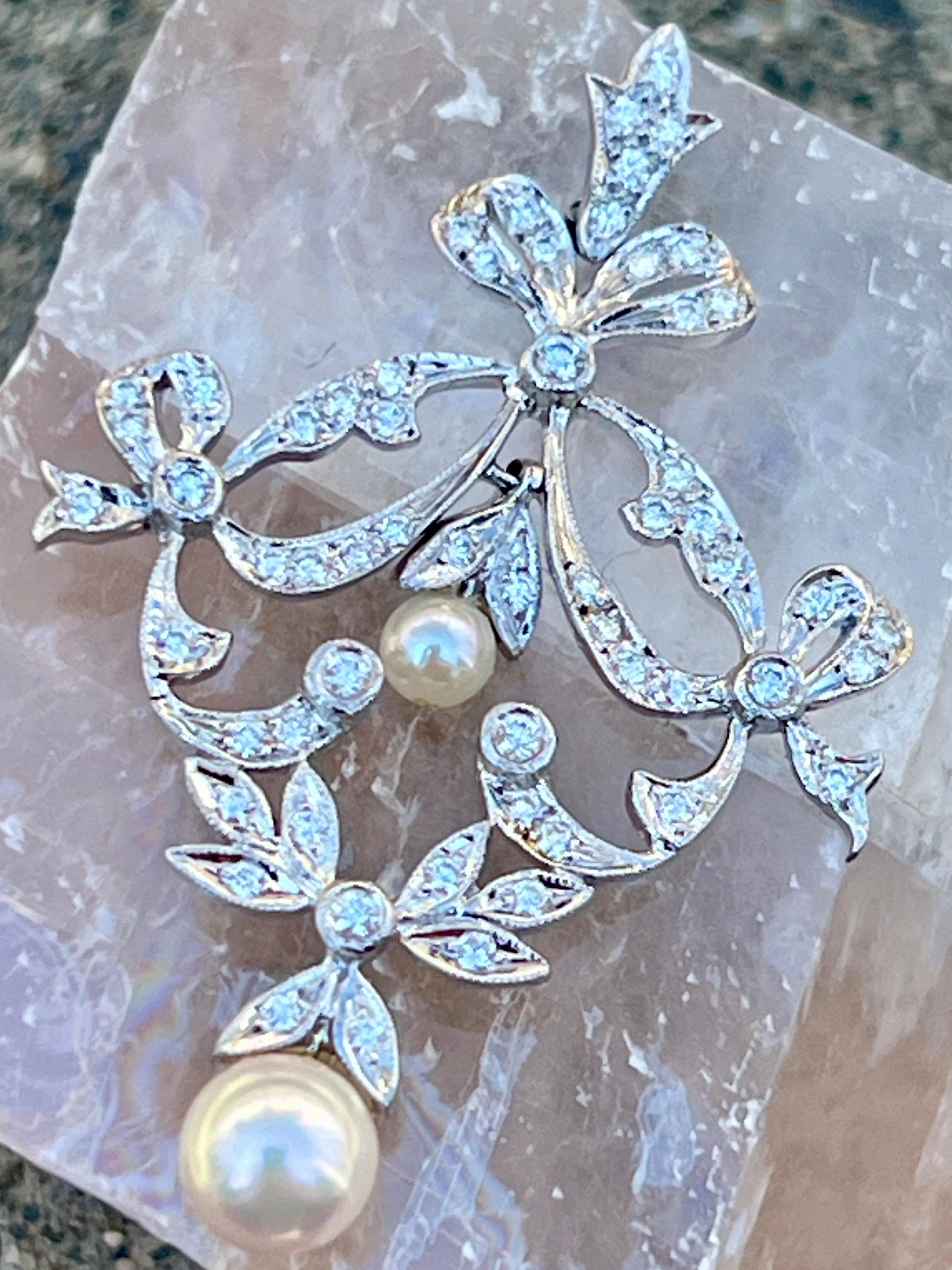Pendentif de reproduction édouardienne en diamant, perle et or blanc 18k en vente 1