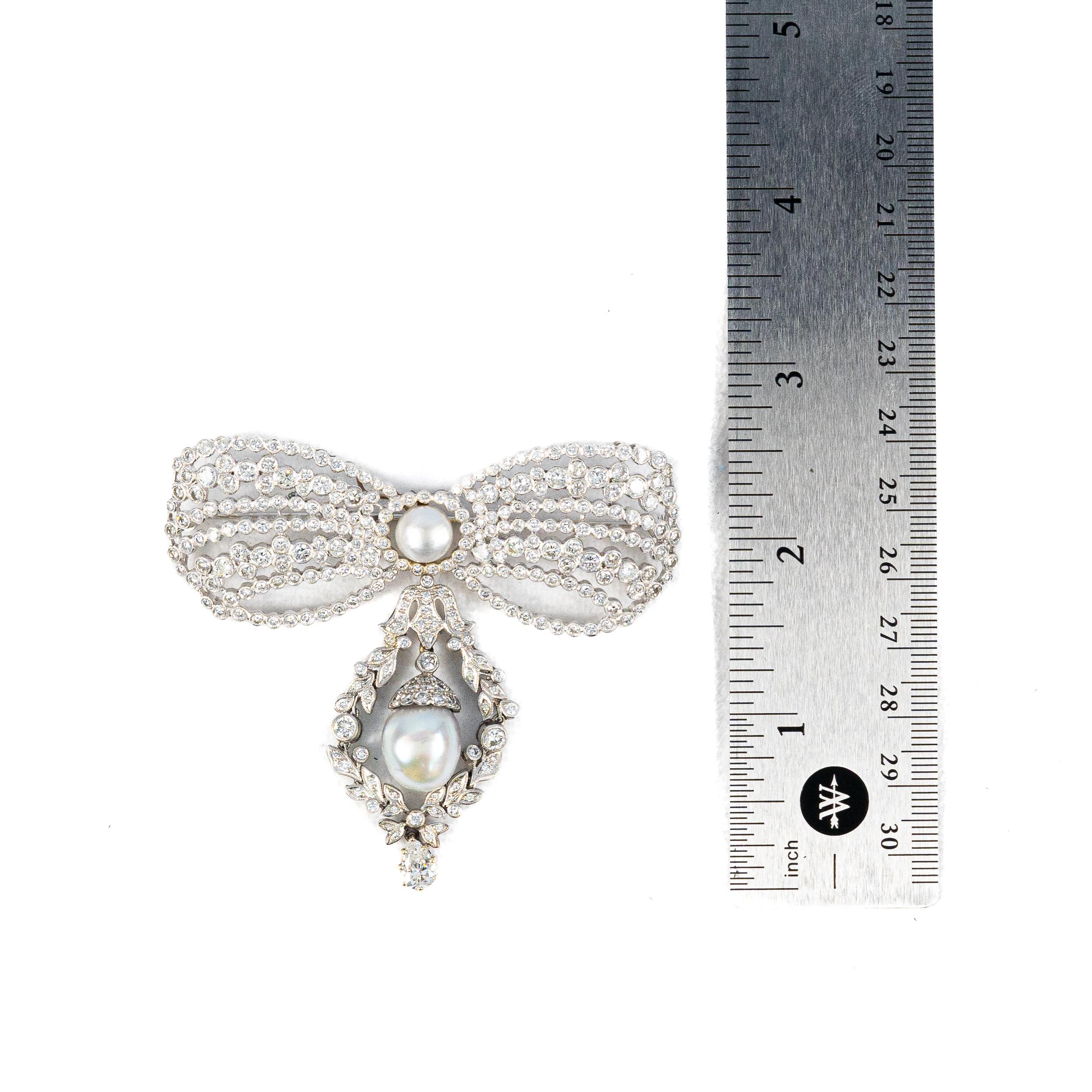Schleifenbrosche mit Diamanten und Perlen (Retro) im Angebot