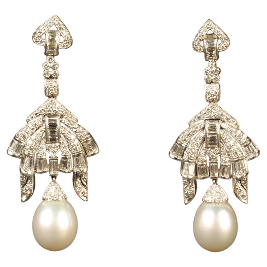 Diamond & Pearl Chandelier Earrings,

Featuring two South Sea pearls gracefully suspended from chandeliers adorned with round and baguette-cut diamonds.

Measurements: 2.5