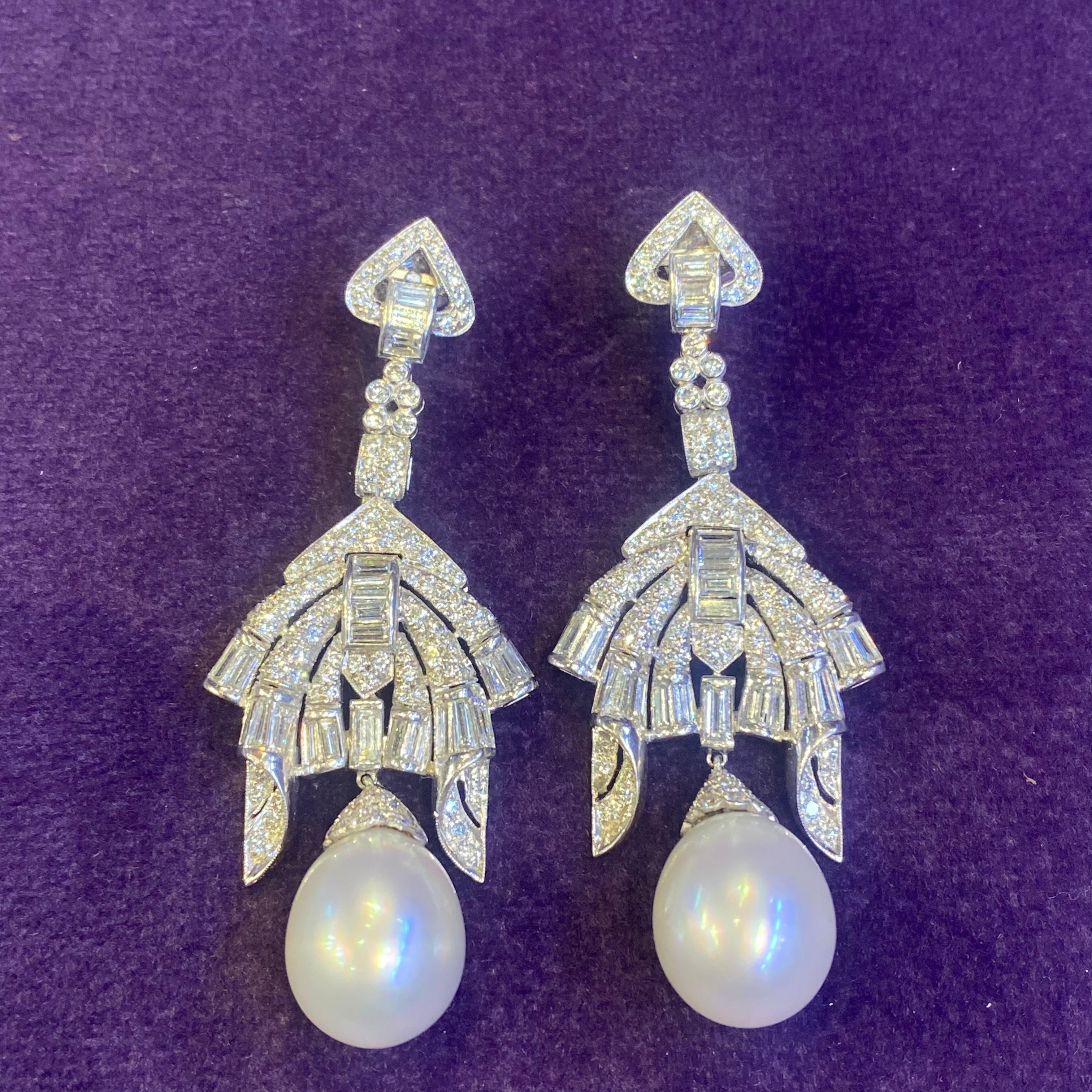 Diamond & Pearl Chandelier Earrings In Excellent Condition For Sale In New York, NY