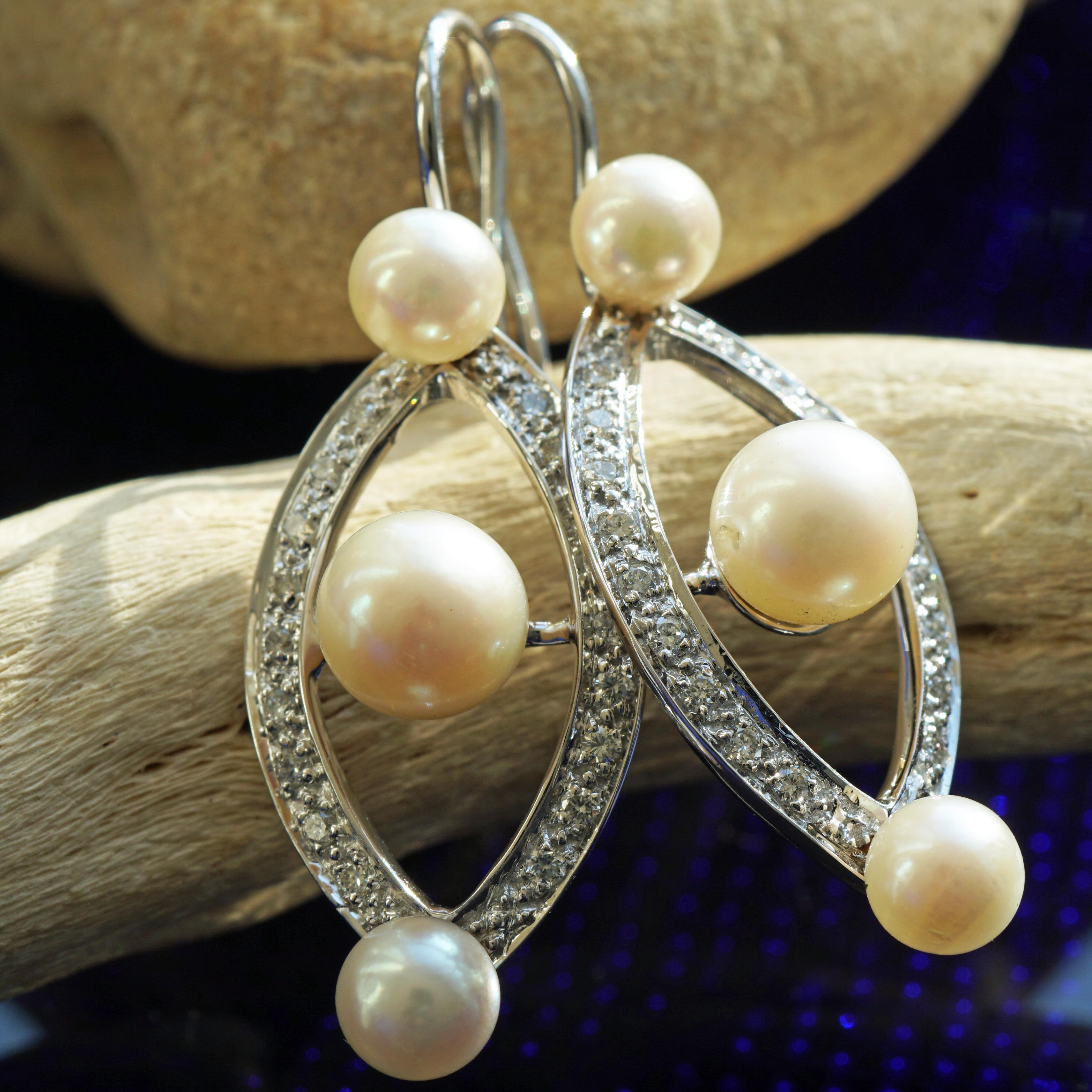 Diamond Pearl Earrings 0.44 ct W VS 7 grams 18 kt White Gold Ellipse Revoire For Sale 4