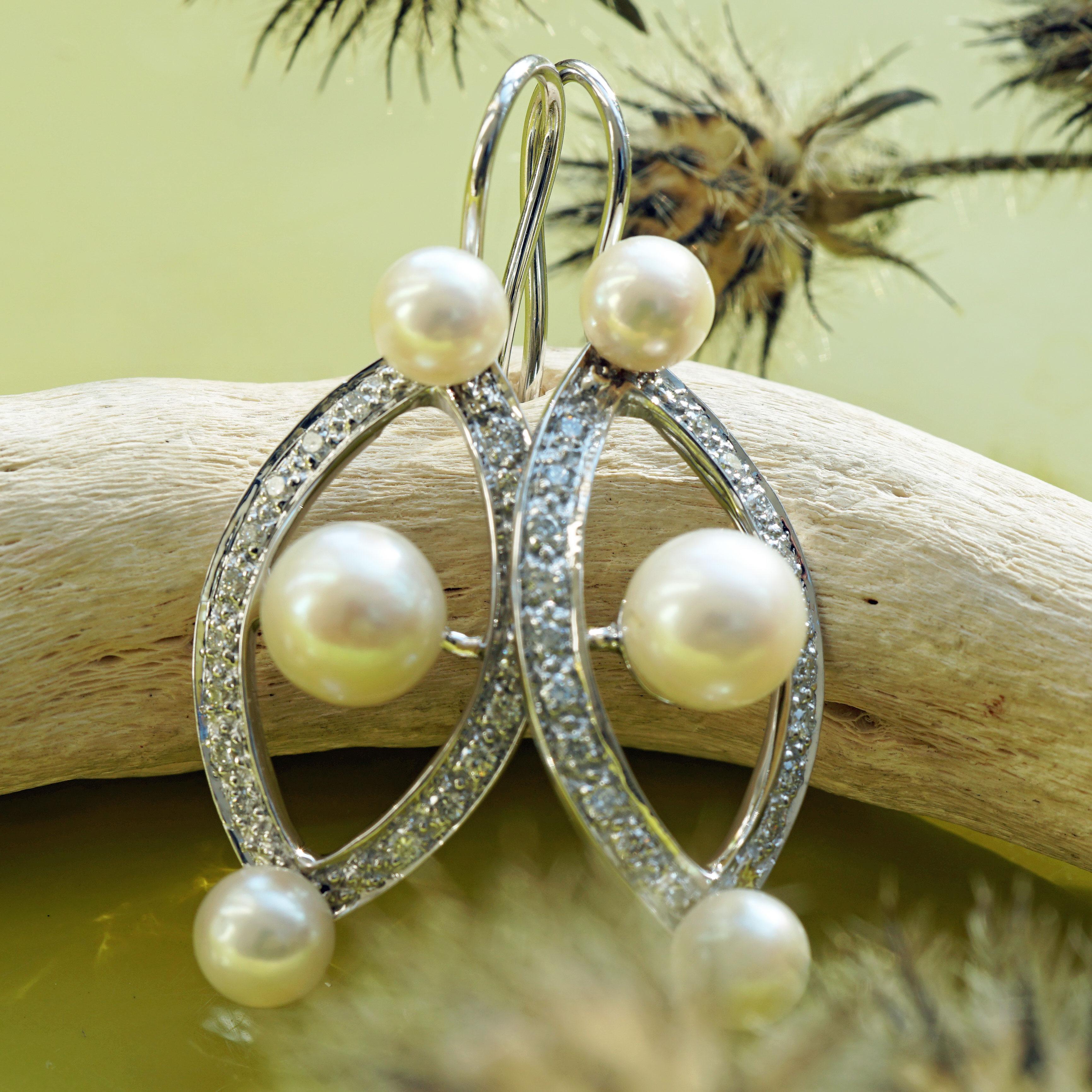 Diamond Pearl Earrings 0.44 ct W VS 7 grams 18 kt White Gold Ellipse Revoire For Sale 5