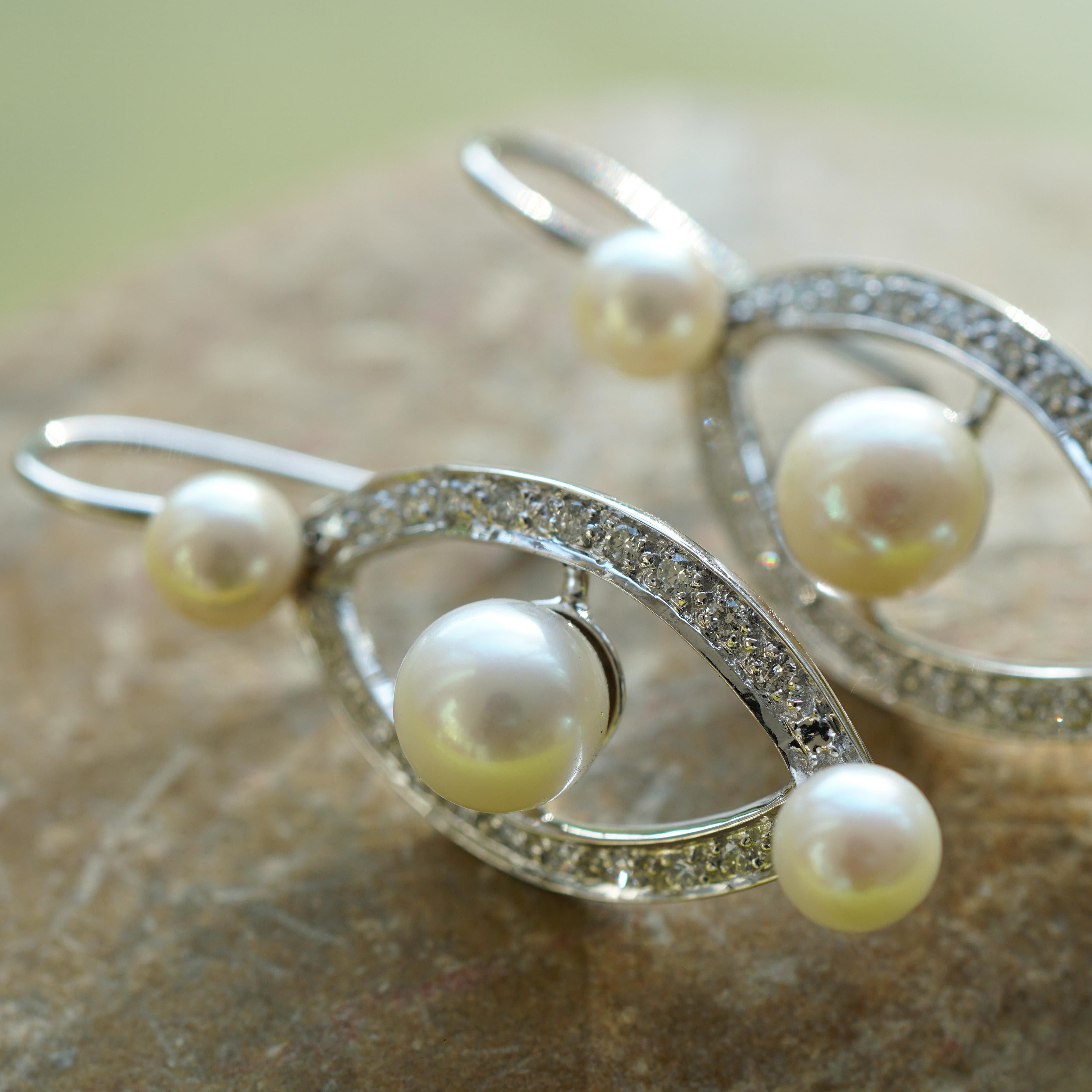 Diamond Pearl Earrings 0.44 ct W VS 7 grams 18 kt White Gold Ellipse Revoire For Sale 6