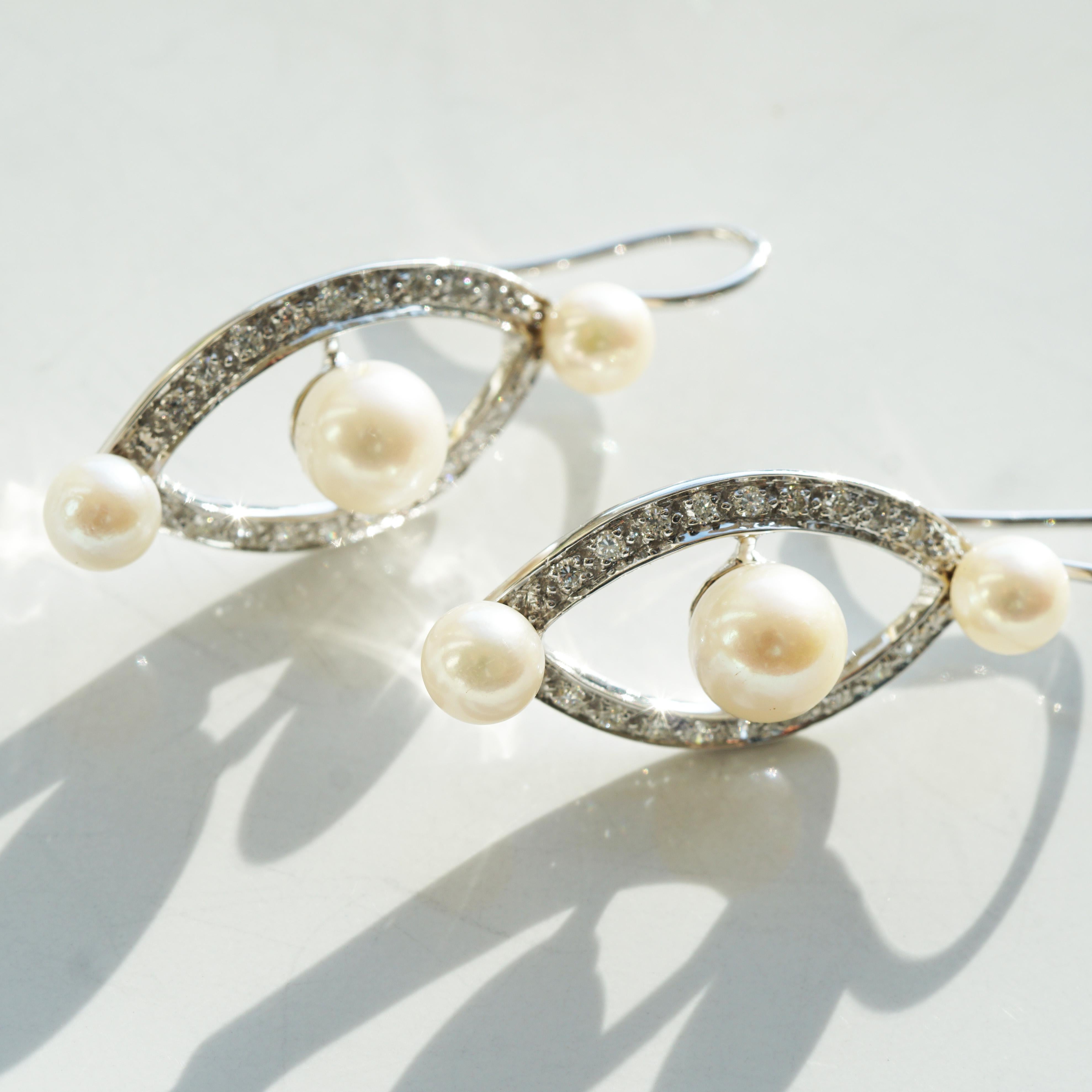 Diamond Pearl Earrings 0.44 ct W VS 7 grams 18 kt White Gold Ellipse Revoire For Sale 10