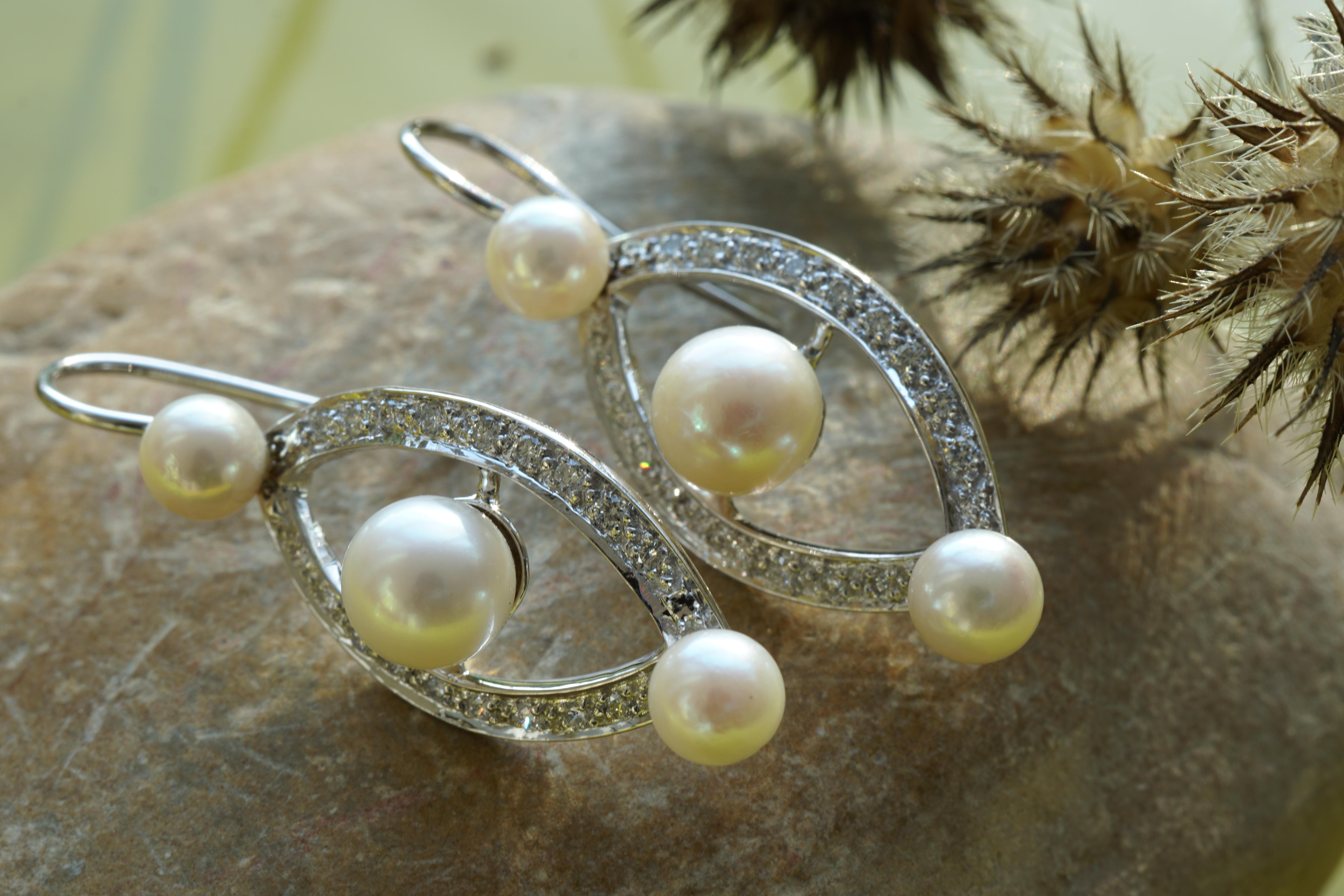 Diamond Pearl Earrings 0.44 ct W VS 7 grams 18 kt White Gold Ellipse Revoire For Sale 12