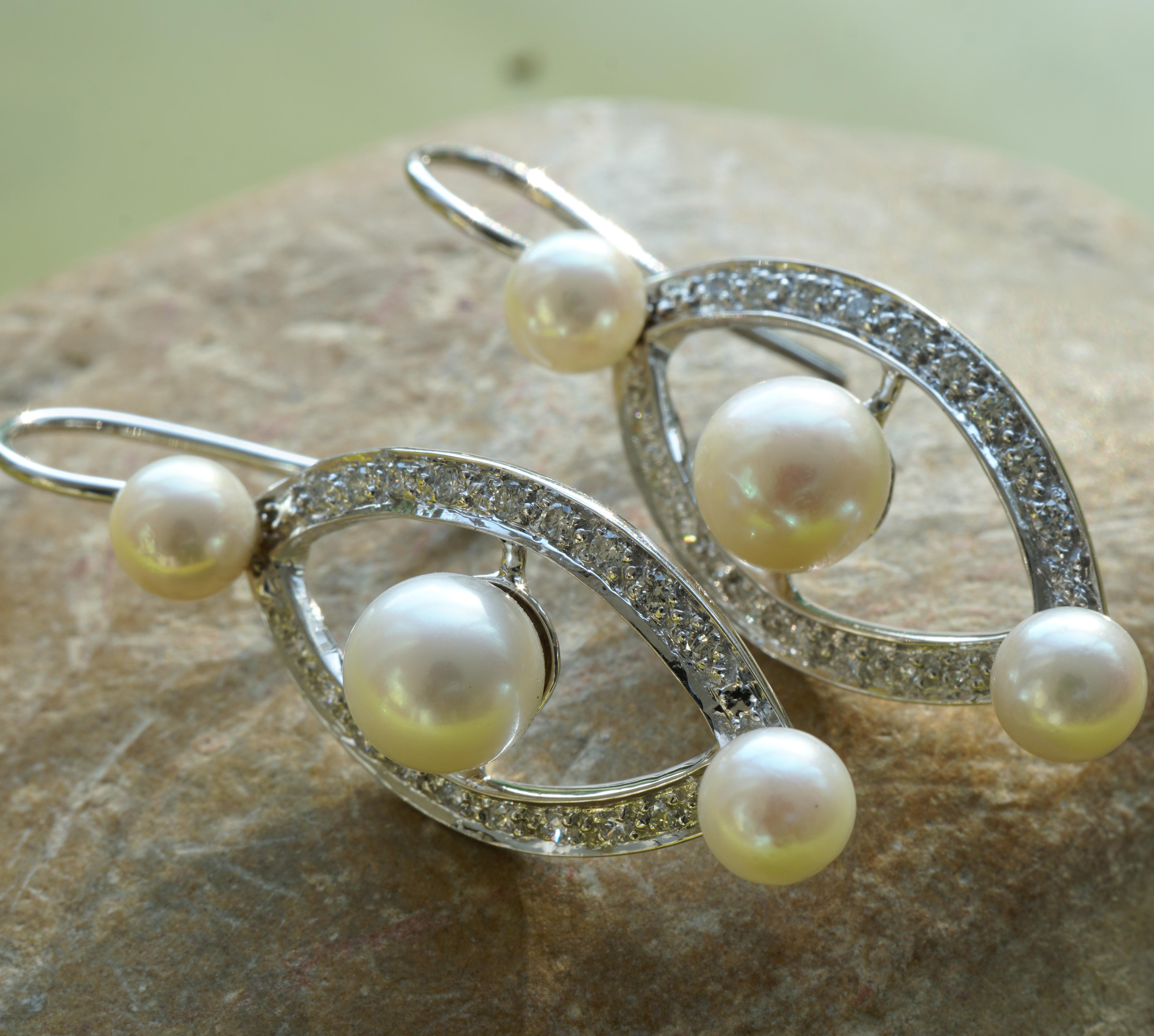 Diamond Pearl Earrings 0.44 ct W VS 7 grams 18 kt White Gold Ellipse Revoire For Sale 13
