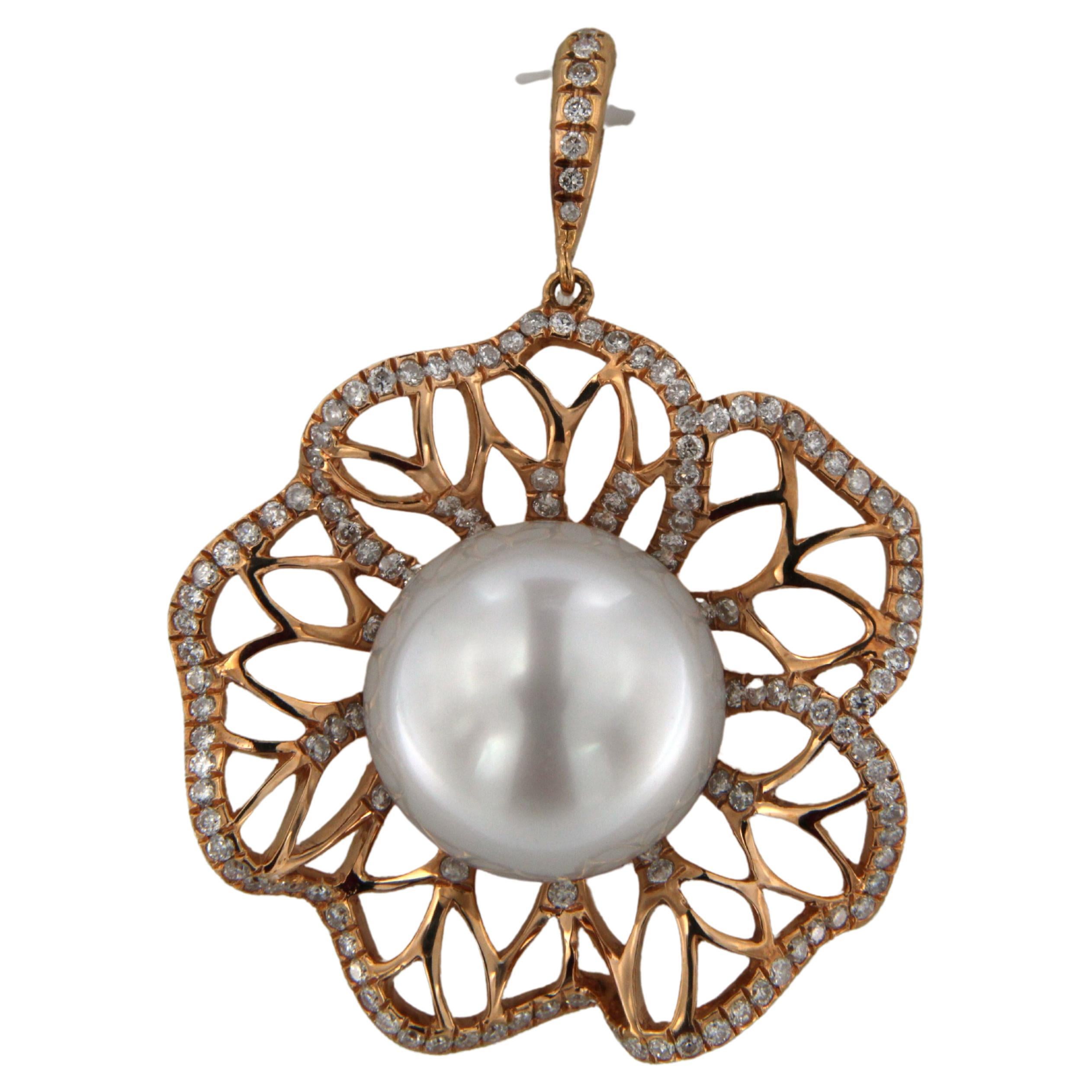 A HIGH KARAT GOLD DIAMOND 'FLOWER' PENDANT