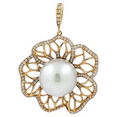 Pendentif fleur en or rose 18 carats avec diamants et perle