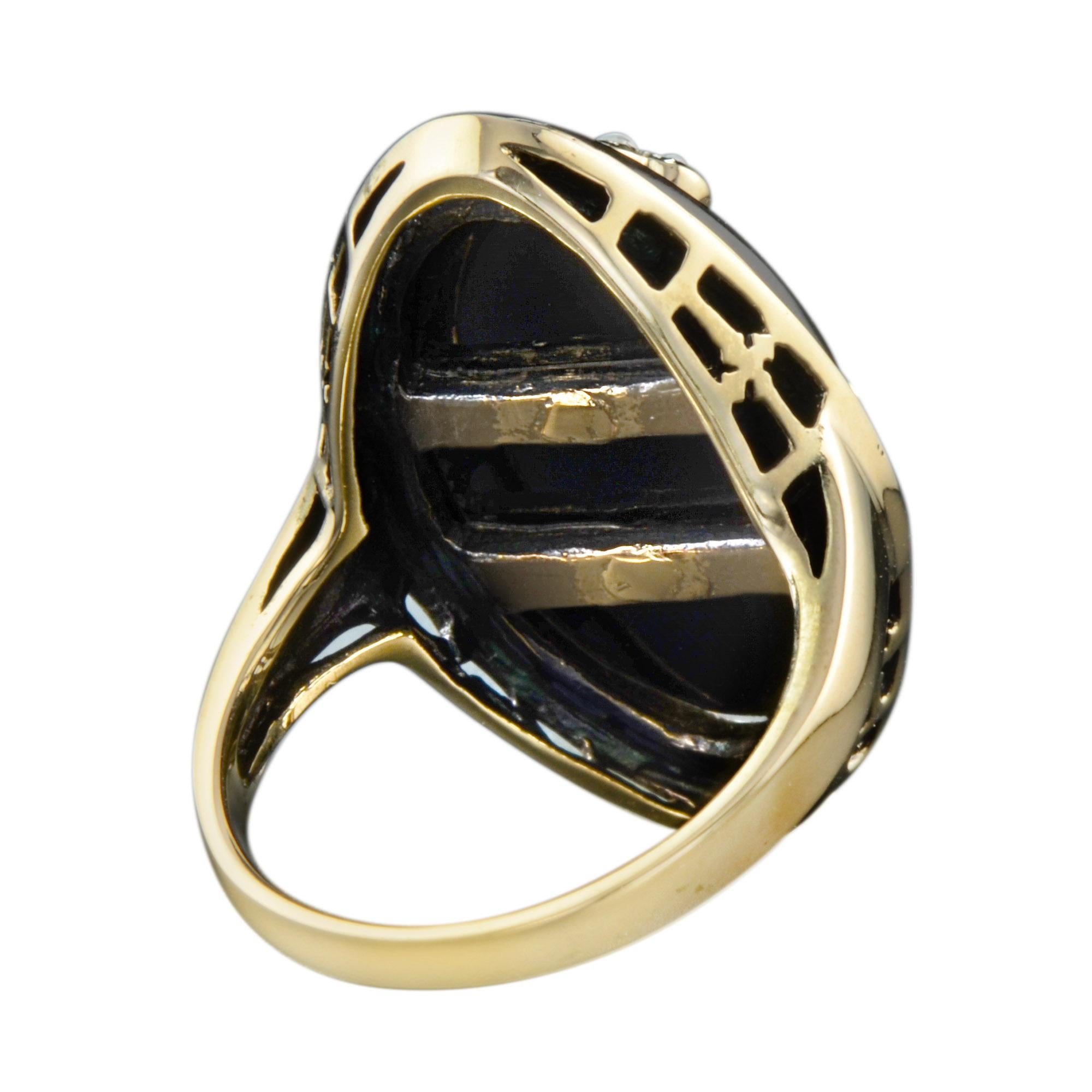 Bague cocktail de style ancien en or jaune 14 carats, diamant, perle, onyx et fleur Neuf - En vente à Bangkok, TH