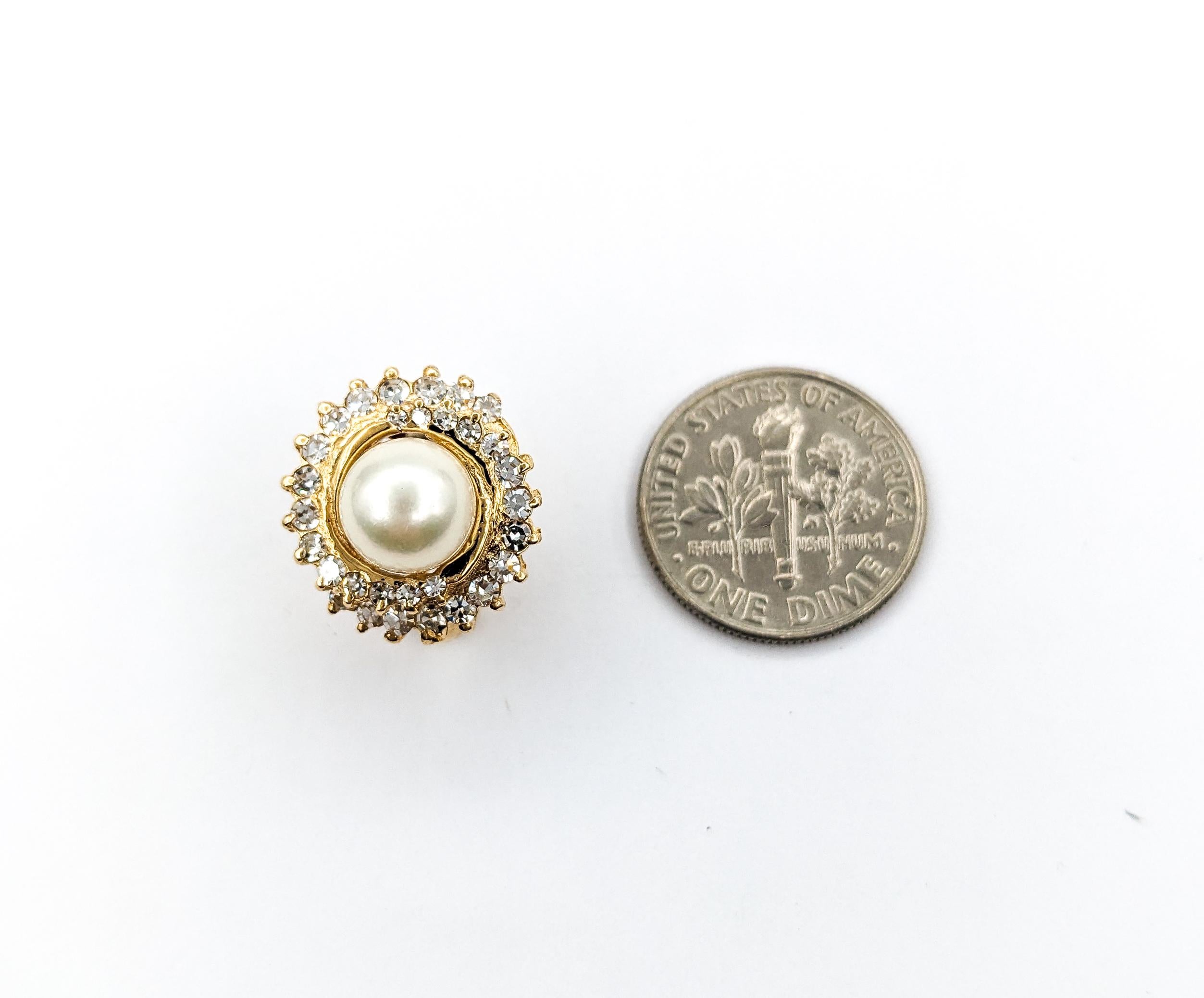 Sweet Diamond & Pearl Twist Stud Omega Earrings in Yellow Gold

Presenting these exquisite earrings meticulously crafted in 14k yellow gold. Adorned with a delightful arrangement of 0.50ctw sparkling single cut round diamonds, these earrings boast